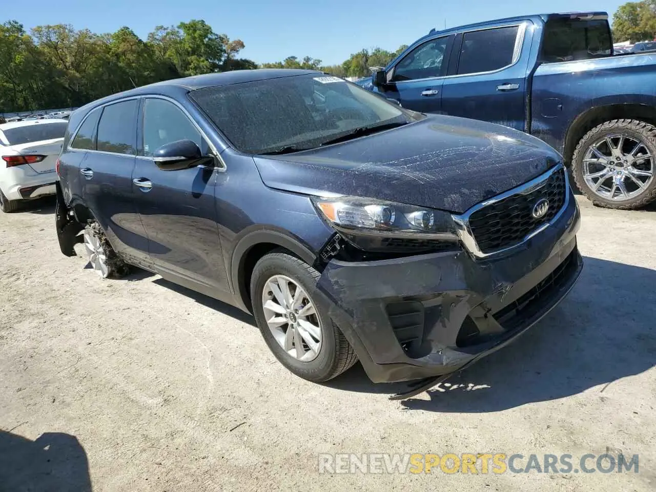 4 Photograph of a damaged car 5XYPG4A35KG433790 KIA SORENTO 2019