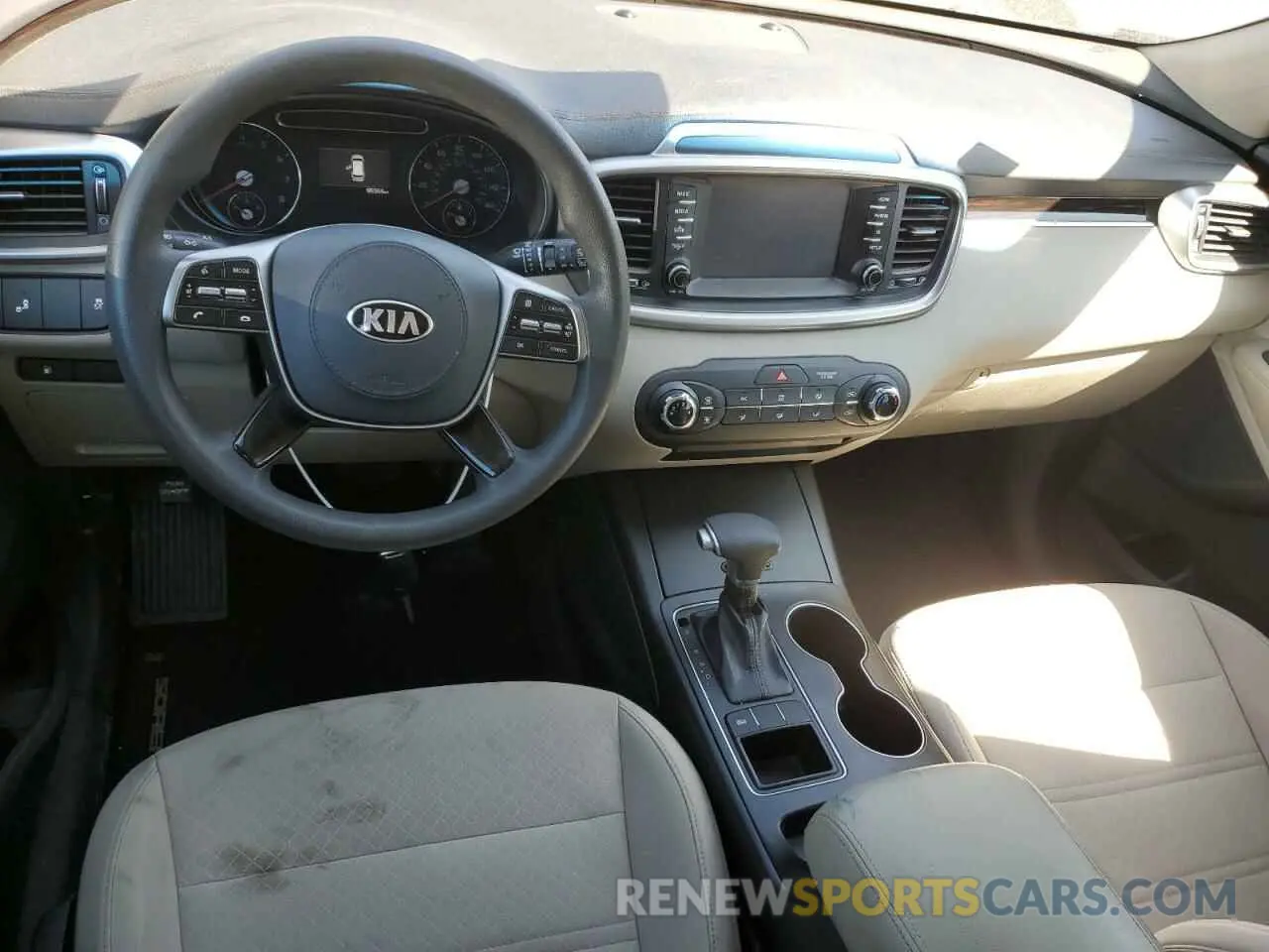 8 Photograph of a damaged car 5XYPG4A35KG433790 KIA SORENTO 2019