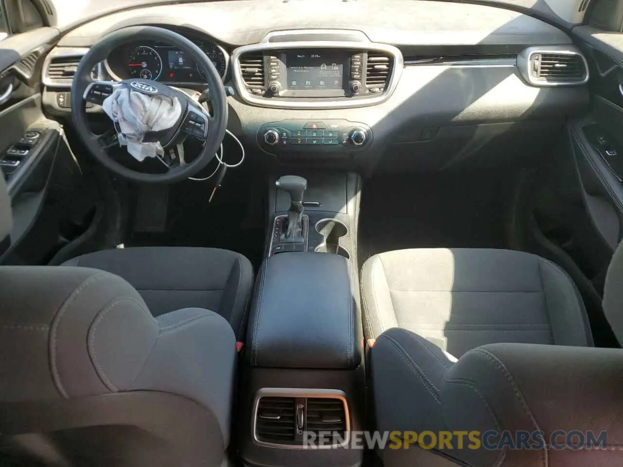 8 Photograph of a damaged car 5XYPG4A35KG454994 KIA SORENTO 2019