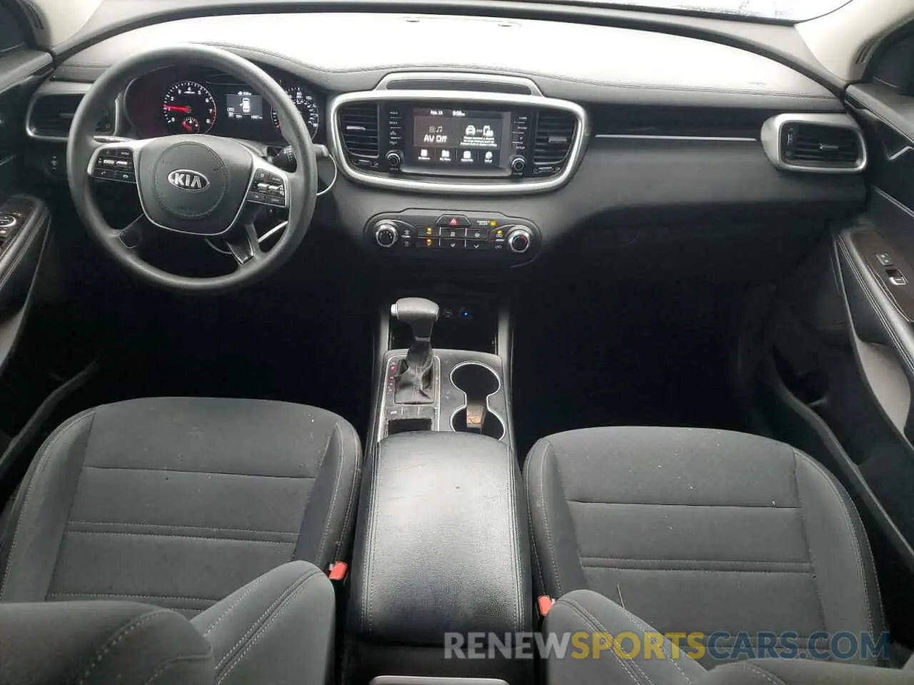 8 Photograph of a damaged car 5XYPG4A35KG472623 KIA SORENTO 2019
