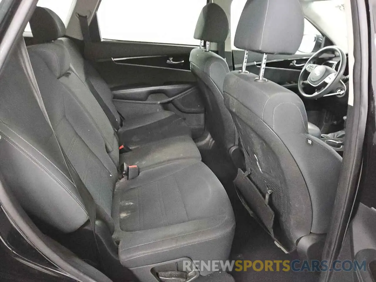 11 Photograph of a damaged car 5XYPG4A35KG472640 KIA SORENTO 2019