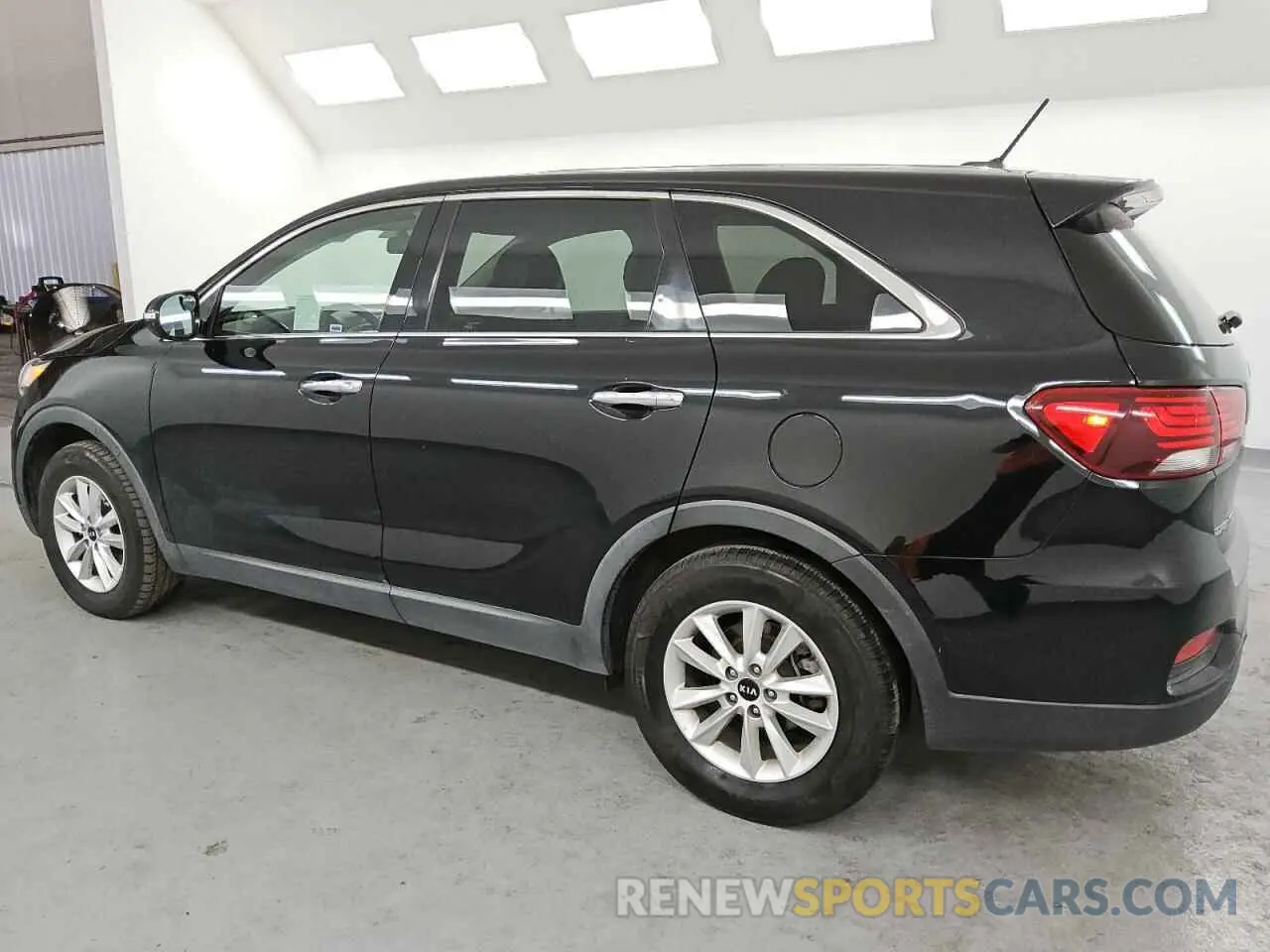 2 Photograph of a damaged car 5XYPG4A35KG472640 KIA SORENTO 2019