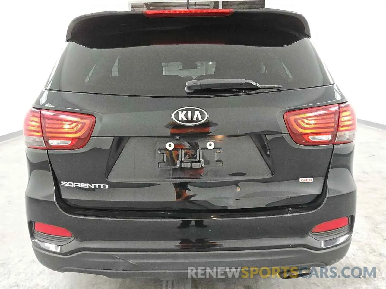 6 Photograph of a damaged car 5XYPG4A35KG472640 KIA SORENTO 2019