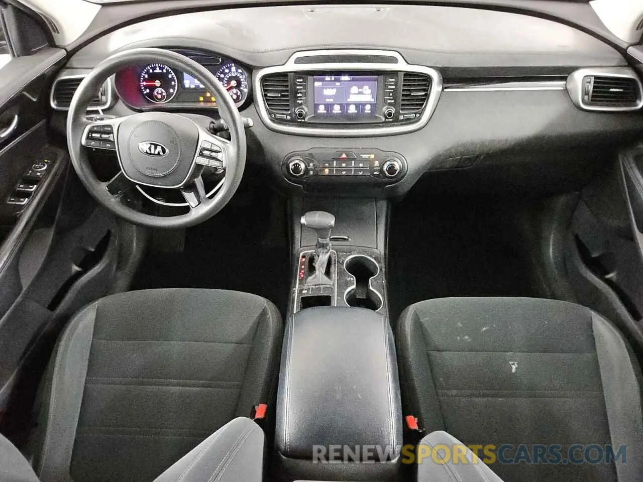 8 Photograph of a damaged car 5XYPG4A35KG472640 KIA SORENTO 2019