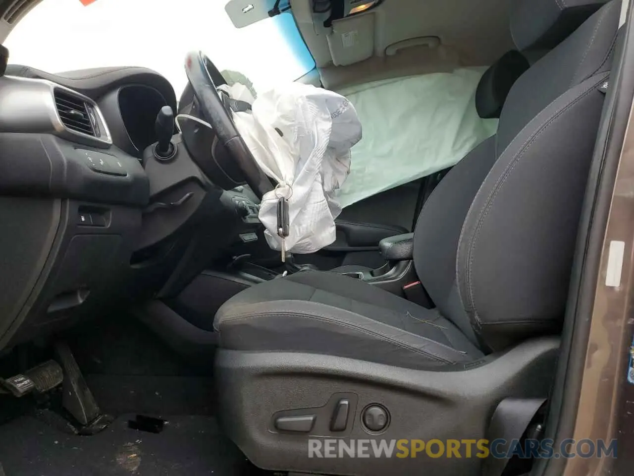 7 Photograph of a damaged car 5XYPG4A35KG479278 KIA SORENTO 2019