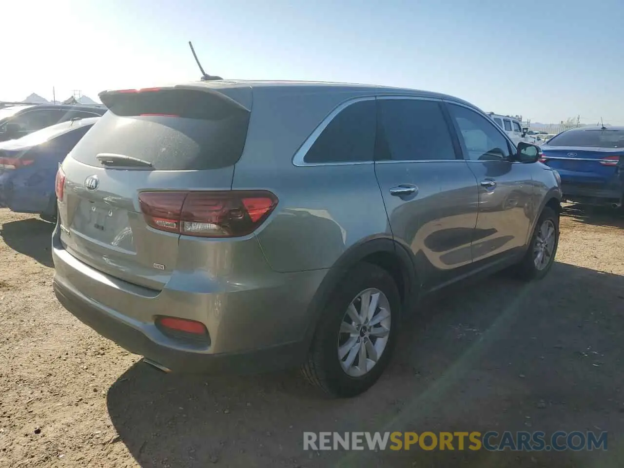 3 Photograph of a damaged car 5XYPG4A35KG499952 KIA SORENTO 2019
