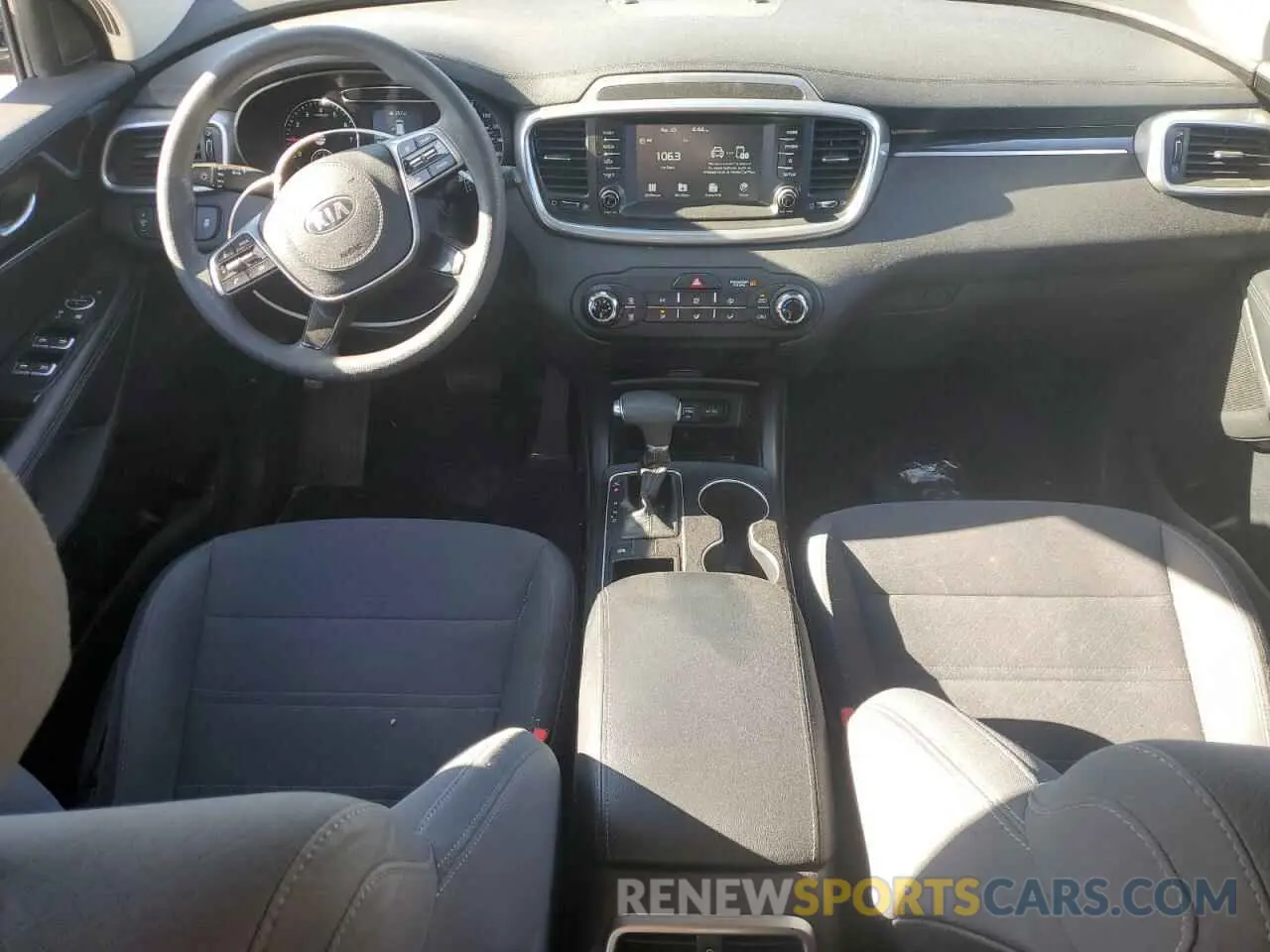 8 Photograph of a damaged car 5XYPG4A35KG499952 KIA SORENTO 2019