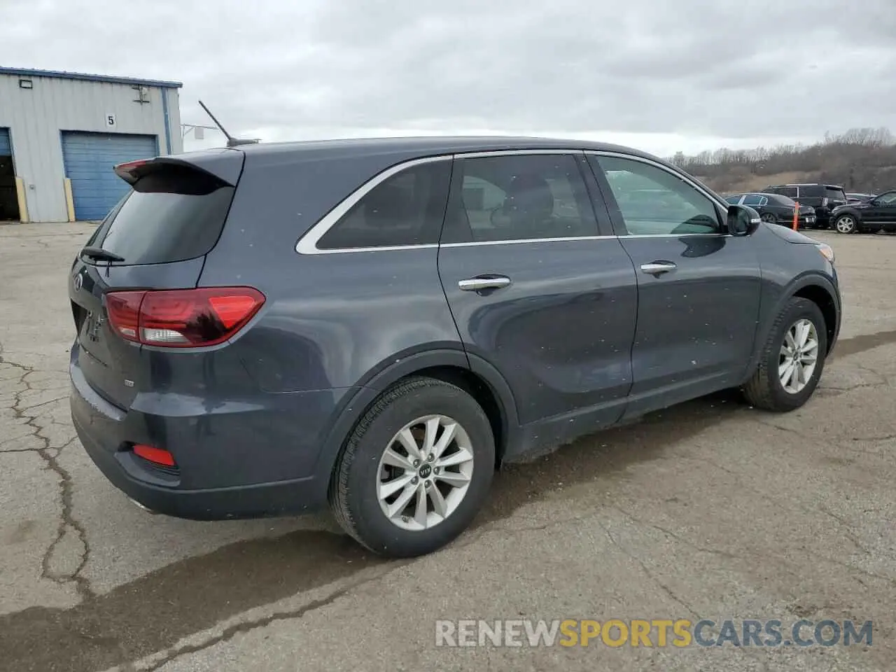 3 Photograph of a damaged car 5XYPG4A35KG523361 KIA SORENTO 2019
