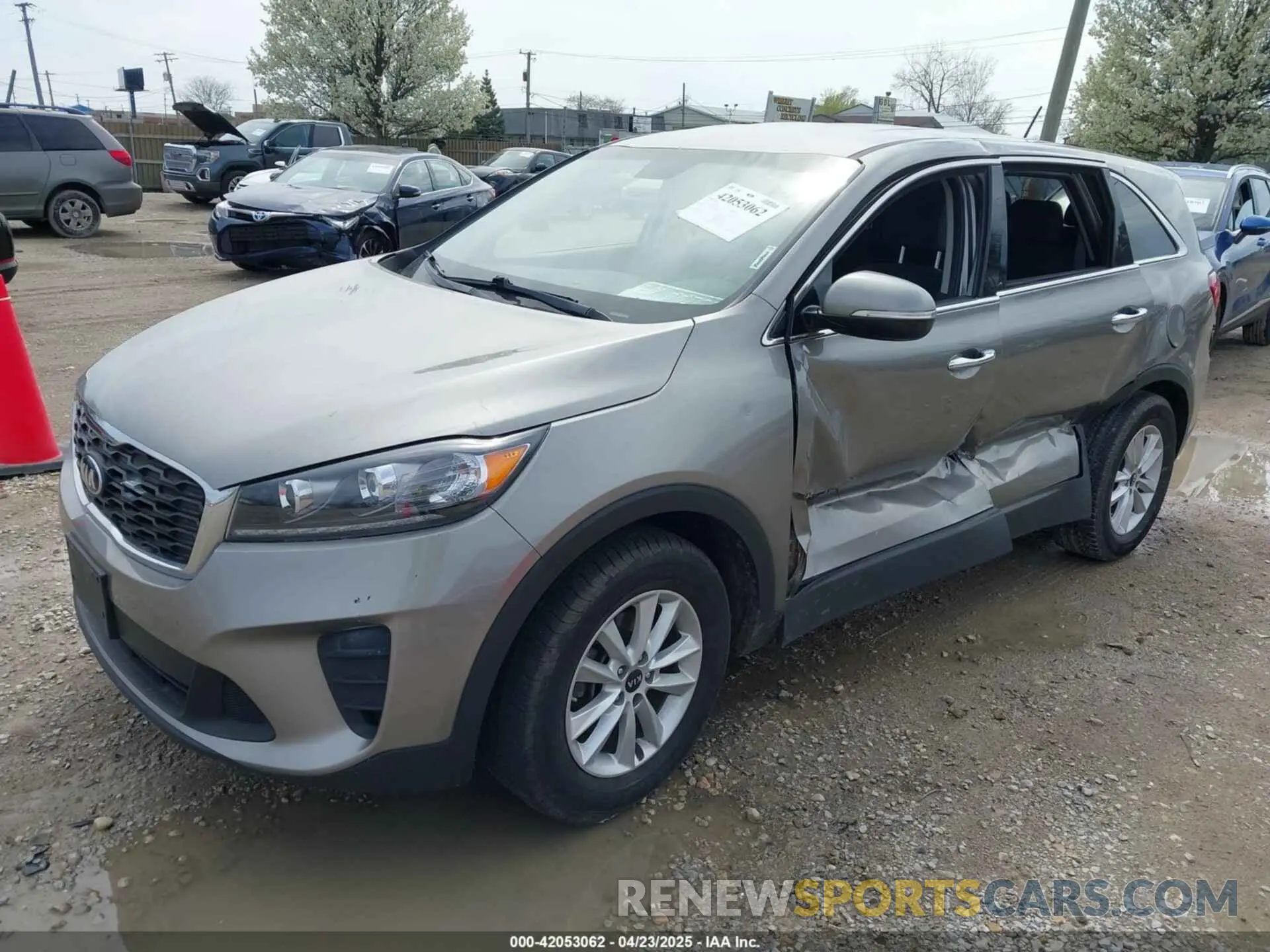 2 Photograph of a damaged car 5XYPG4A35KG533677 KIA SORENTO 2019