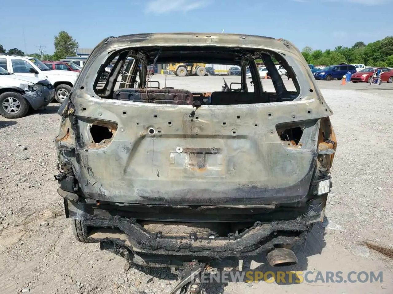 6 Photograph of a damaged car 5XYPG4A35KG534232 KIA SORENTO 2019