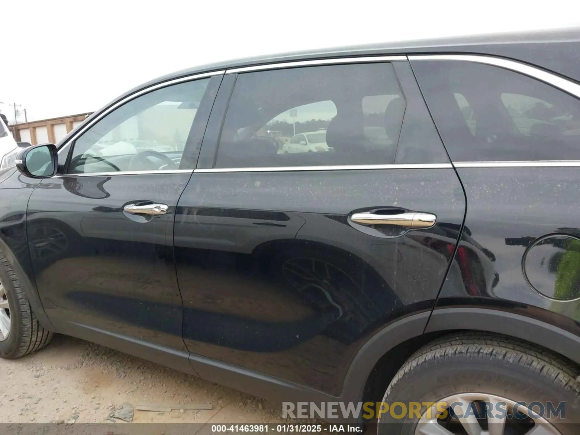 14 Photograph of a damaged car 5XYPG4A35KG577548 KIA SORENTO 2019