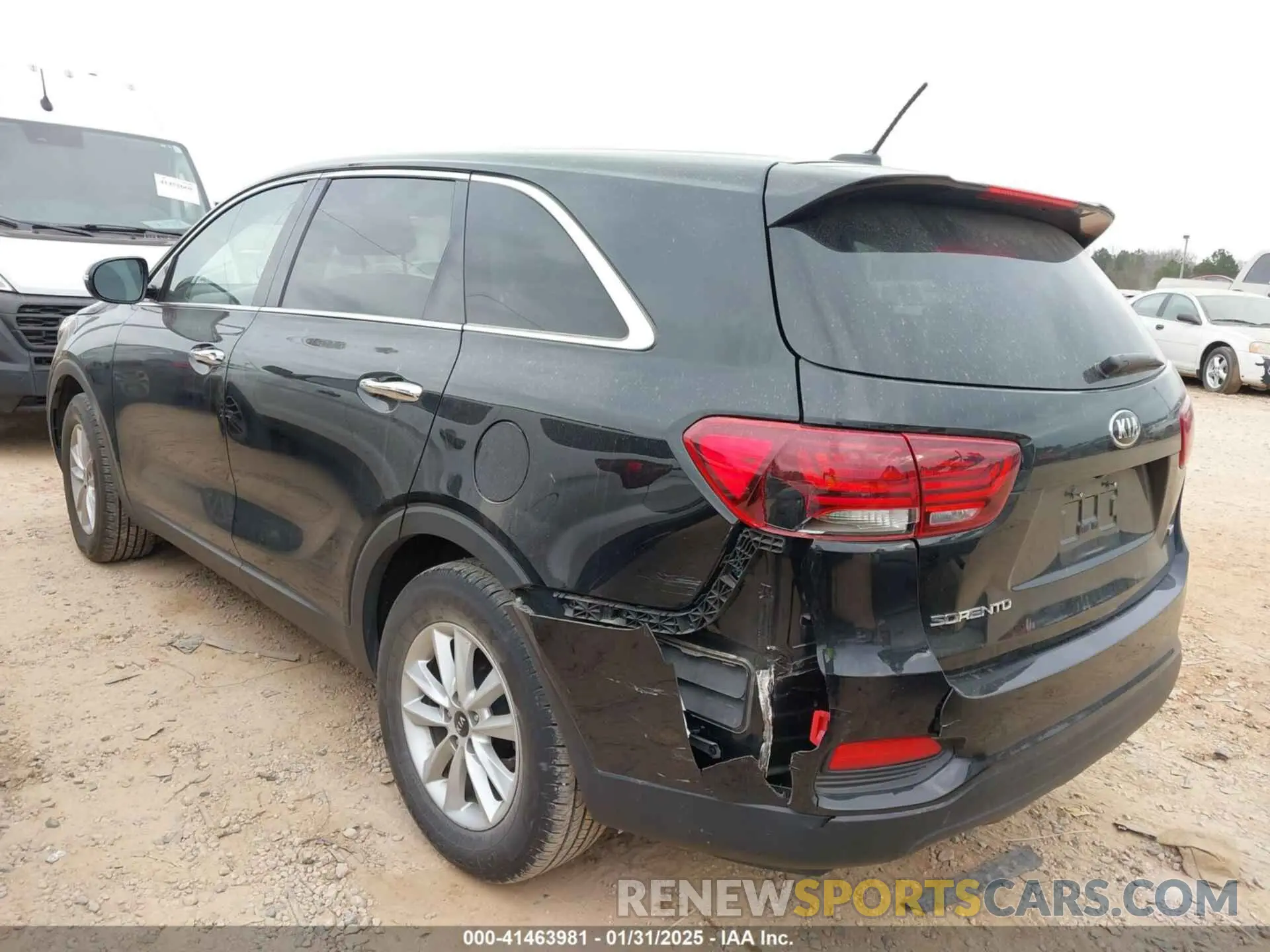 3 Photograph of a damaged car 5XYPG4A35KG577548 KIA SORENTO 2019