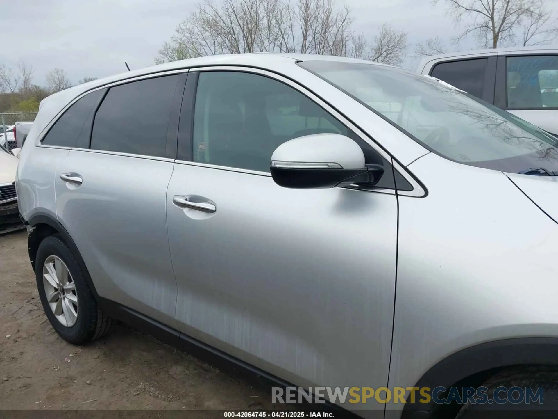 14 Photograph of a damaged car 5XYPG4A35KG580742 KIA SORENTO 2019