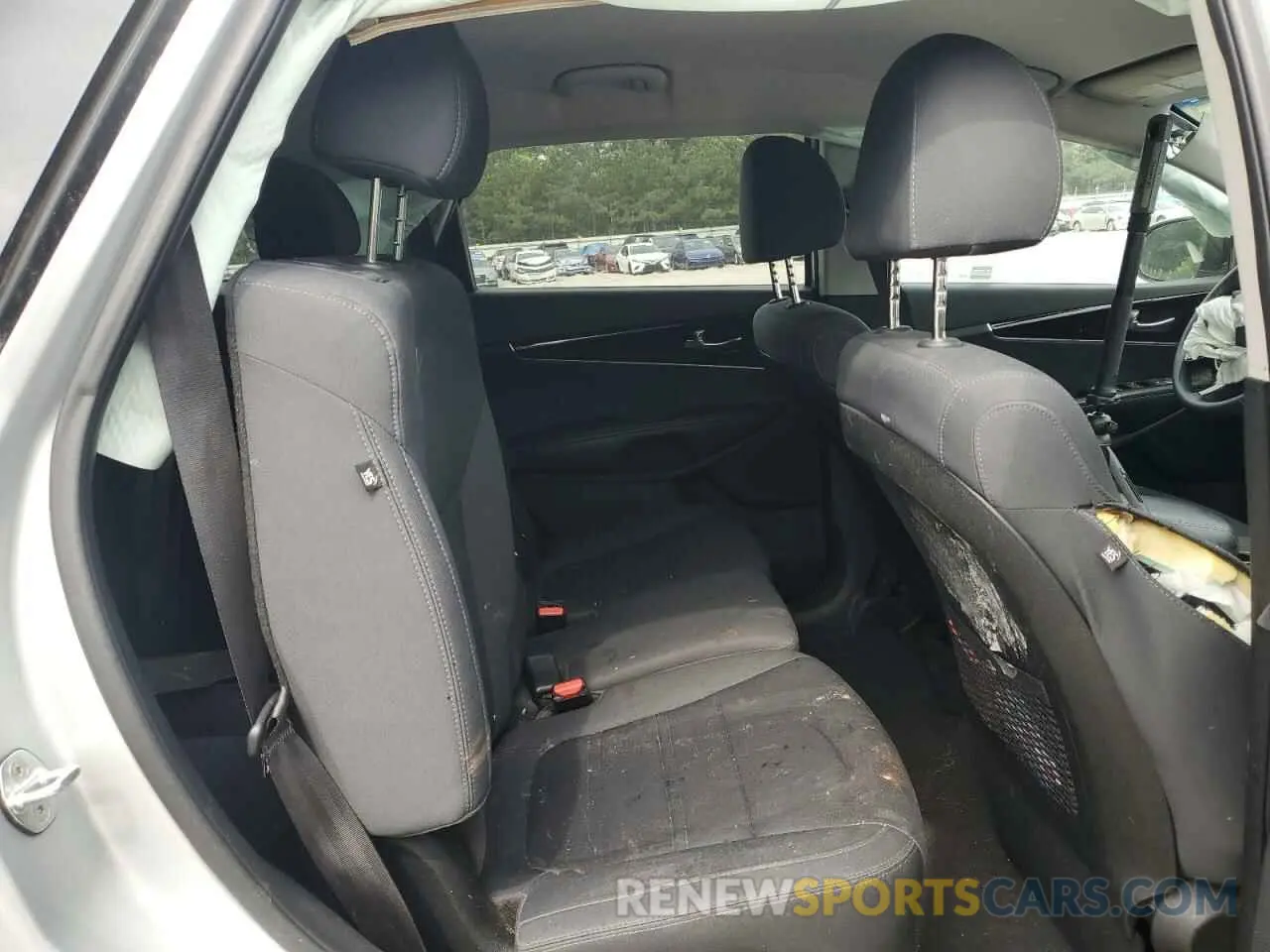 11 Photograph of a damaged car 5XYPG4A35KG581888 KIA SORENTO 2019