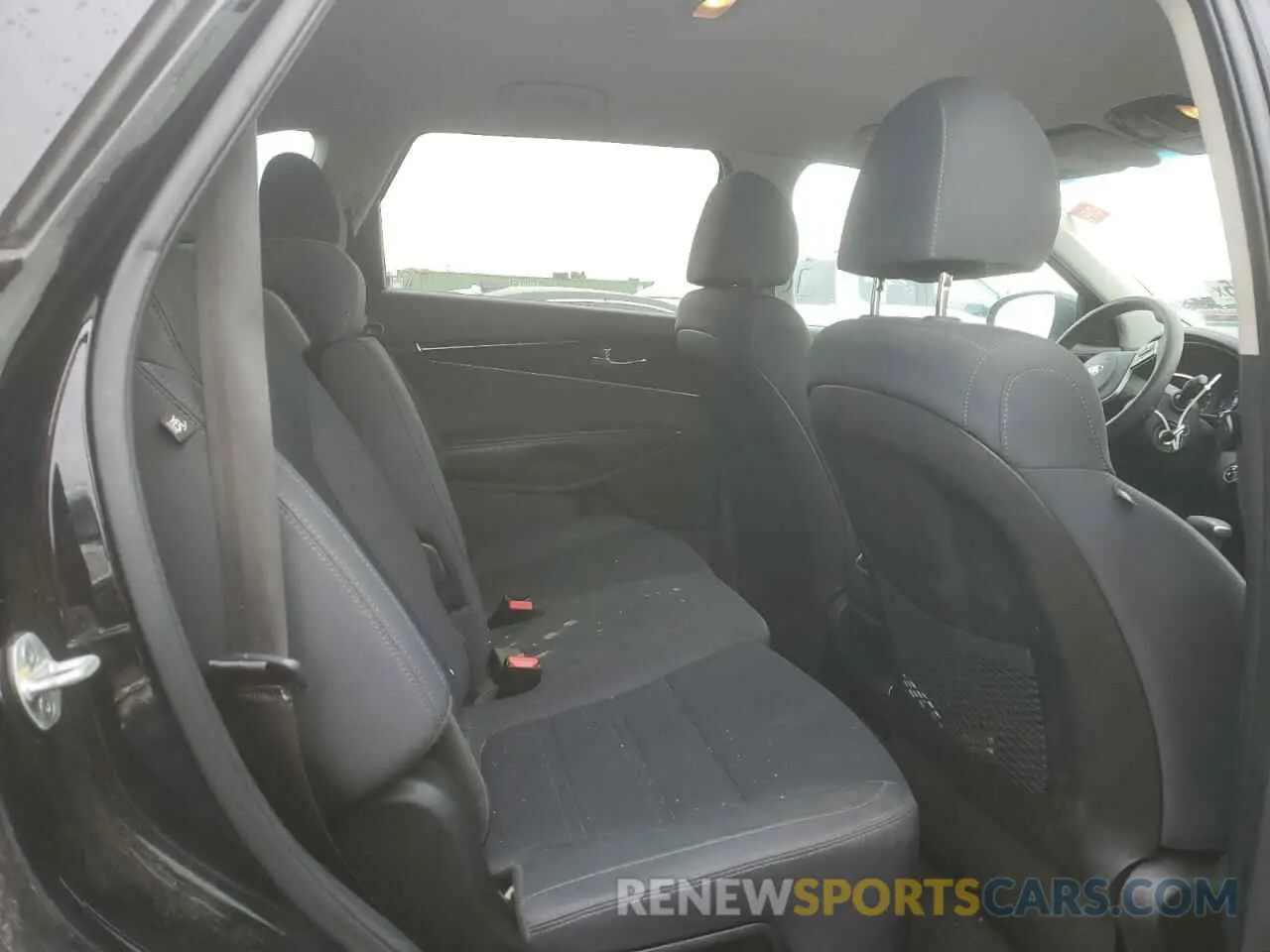 10 Photograph of a damaged car 5XYPG4A35KG582488 KIA SORENTO 2019