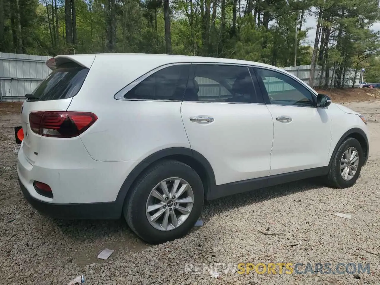 3 Photograph of a damaged car 5XYPG4A35KG605719 KIA SORENTO 2019