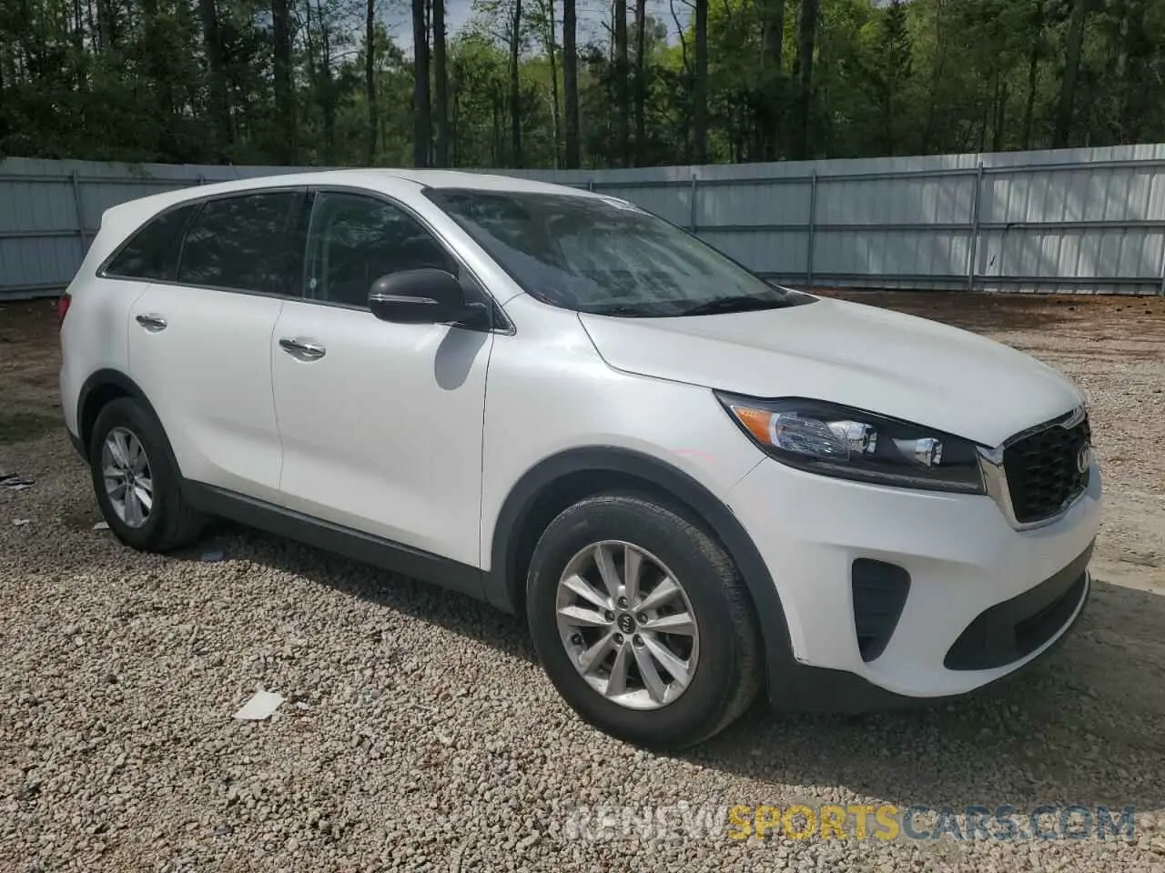 4 Photograph of a damaged car 5XYPG4A35KG605719 KIA SORENTO 2019
