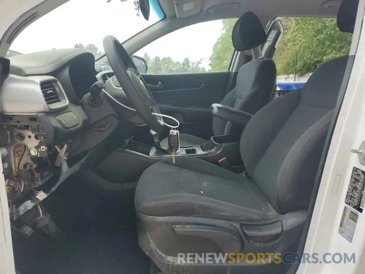 7 Photograph of a damaged car 5XYPG4A35KG605719 KIA SORENTO 2019