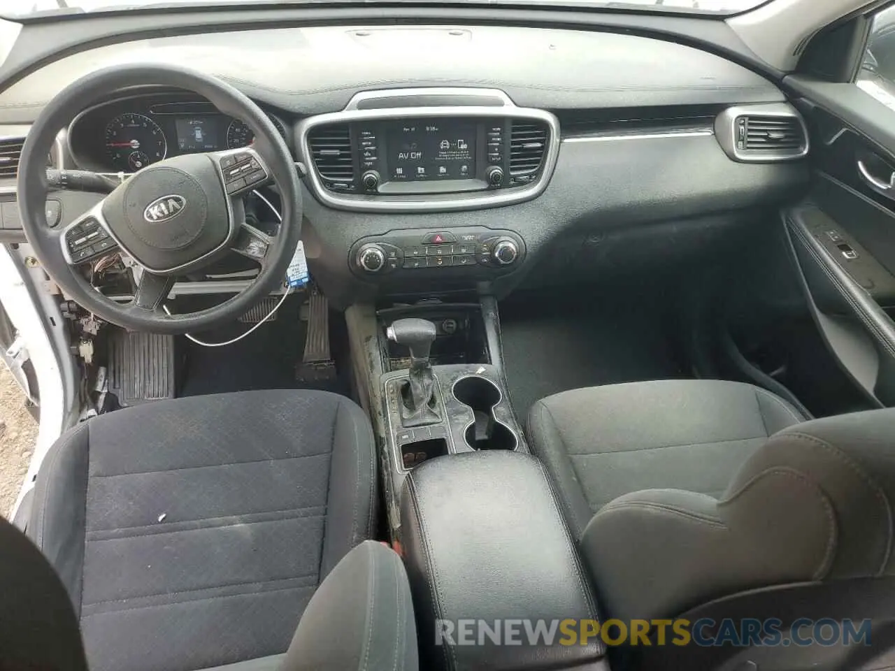8 Photograph of a damaged car 5XYPG4A35KG605719 KIA SORENTO 2019