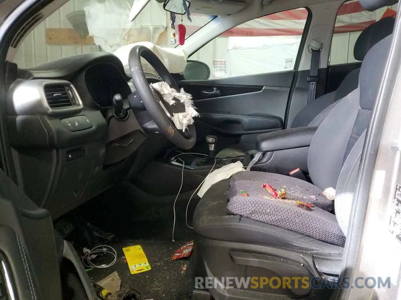 7 Photograph of a damaged car 5XYPG4A36KG438349 KIA SORENTO 2019