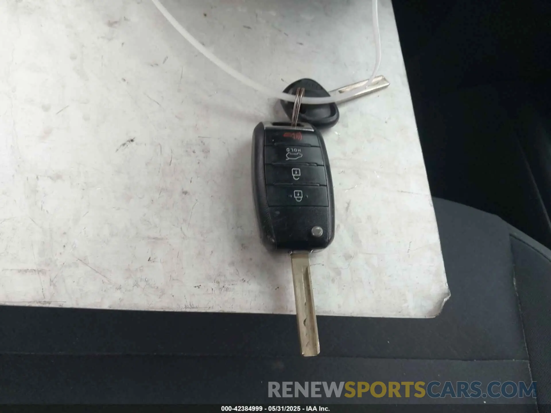 11 Photograph of a damaged car 5XYPG4A36KG438741 KIA SORENTO 2019