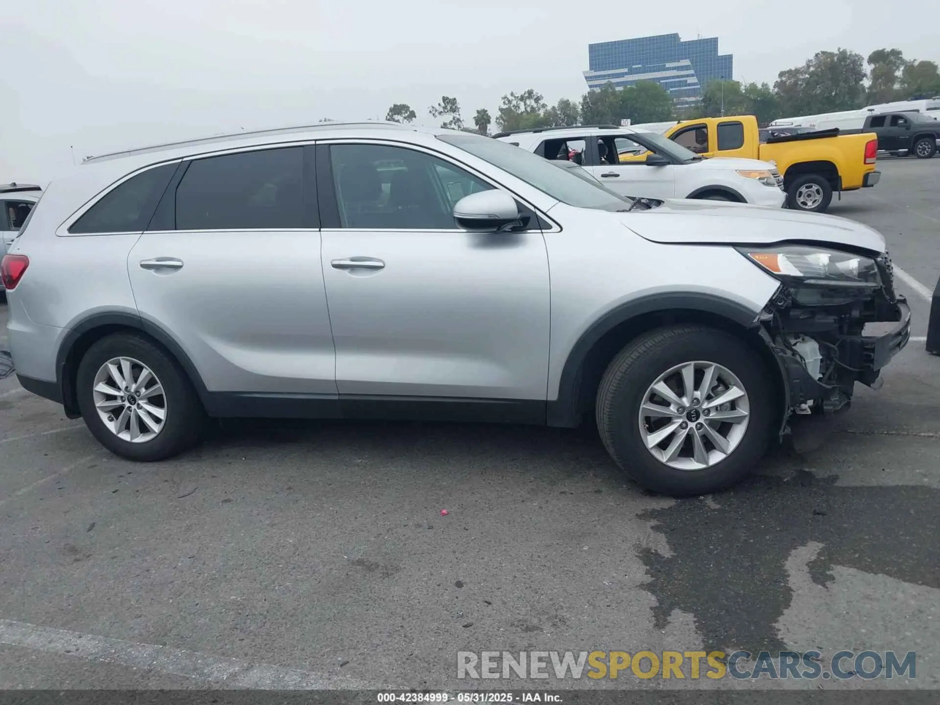 14 Photograph of a damaged car 5XYPG4A36KG438741 KIA SORENTO 2019