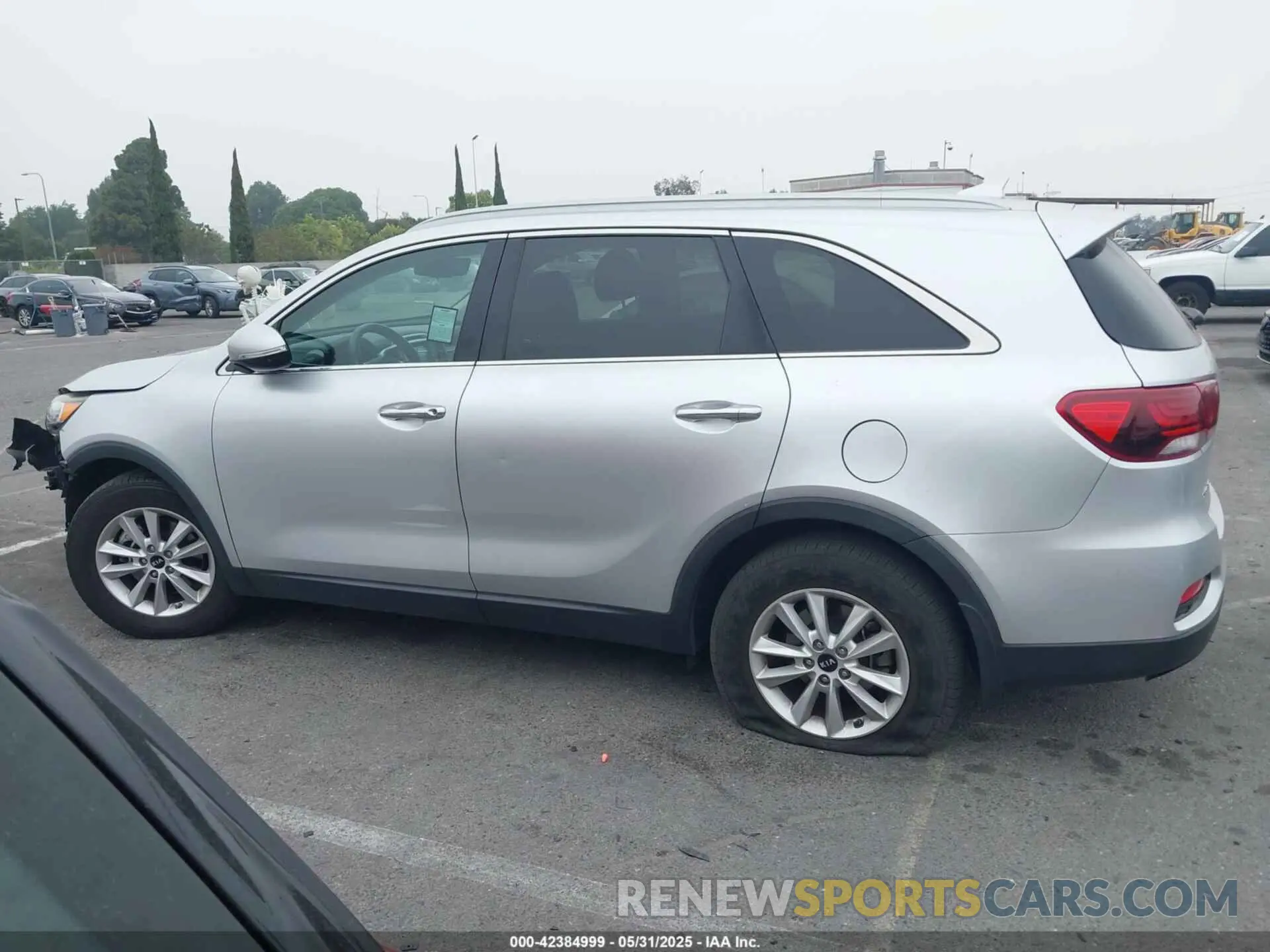 15 Photograph of a damaged car 5XYPG4A36KG438741 KIA SORENTO 2019