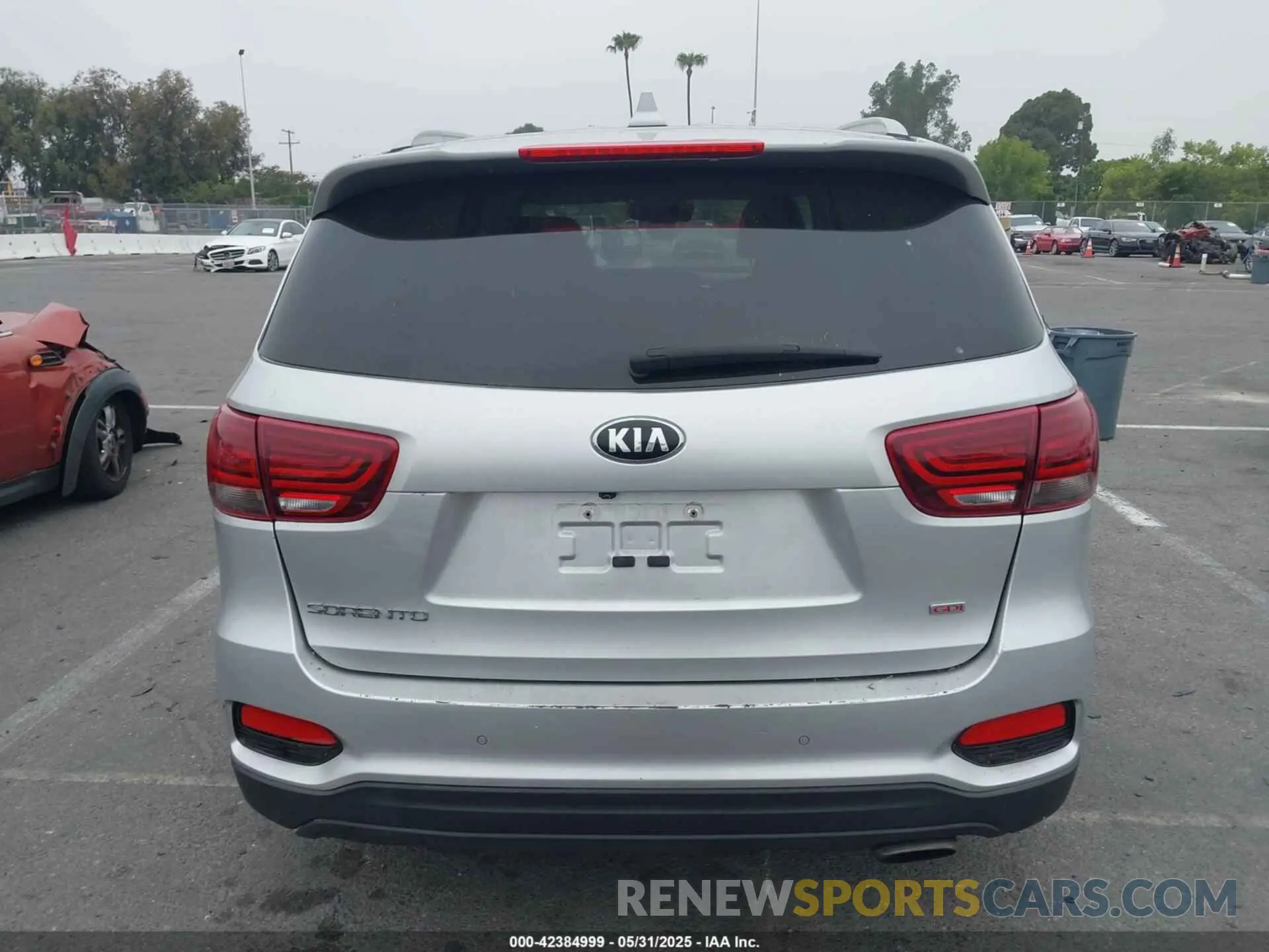 17 Photograph of a damaged car 5XYPG4A36KG438741 KIA SORENTO 2019