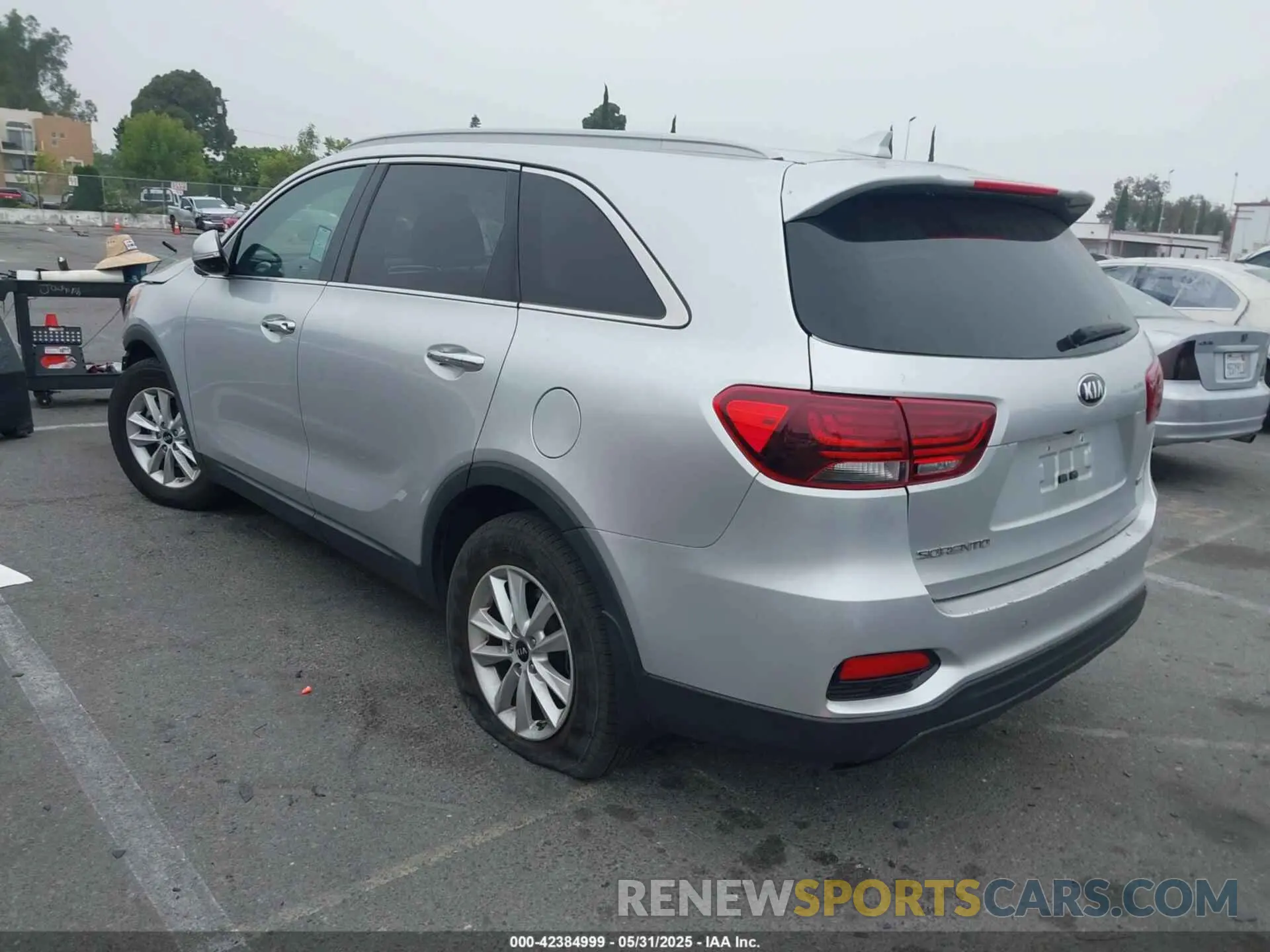 3 Photograph of a damaged car 5XYPG4A36KG438741 KIA SORENTO 2019