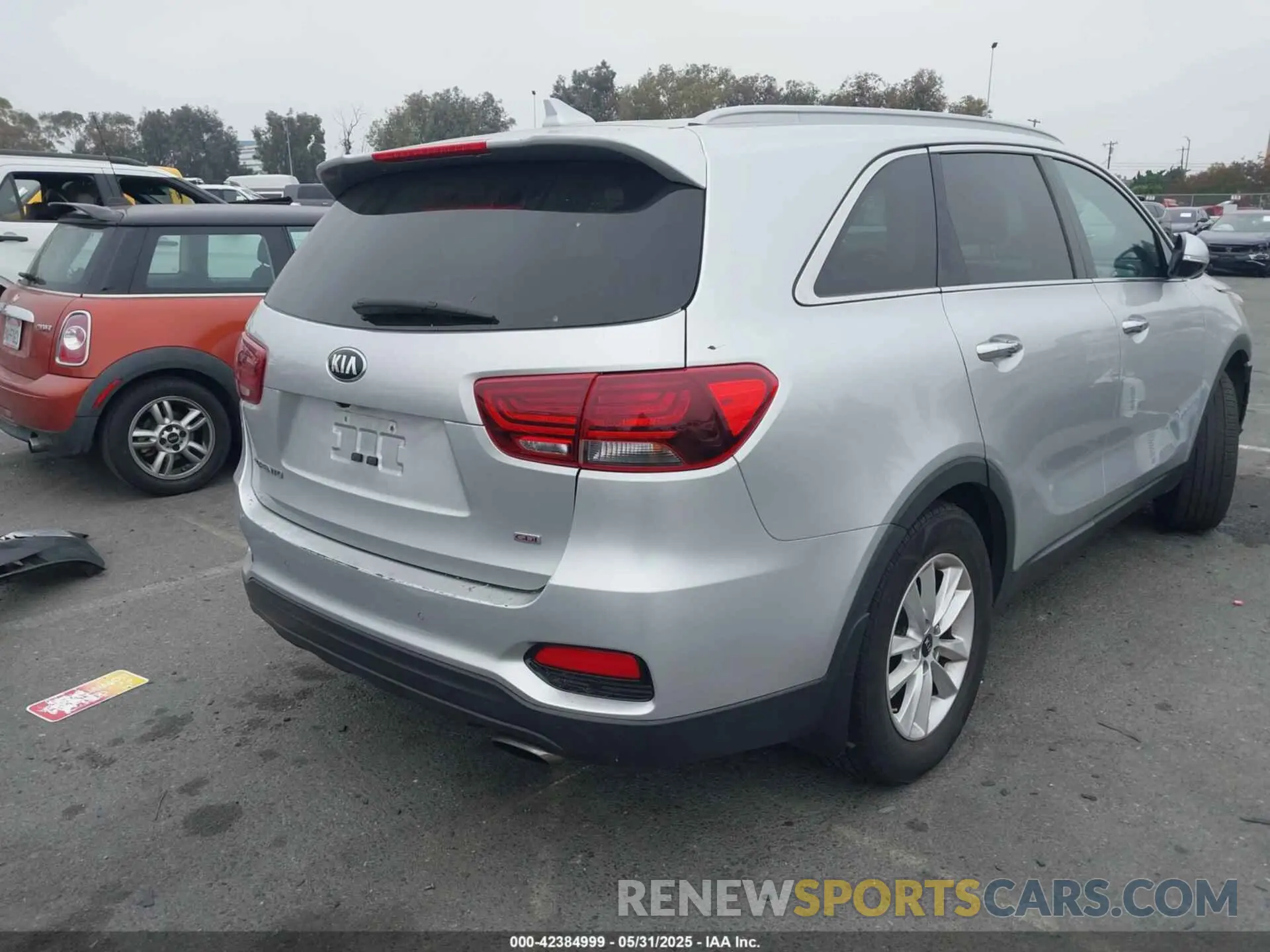 4 Photograph of a damaged car 5XYPG4A36KG438741 KIA SORENTO 2019