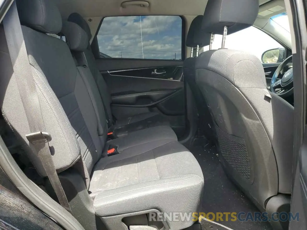 11 Photograph of a damaged car 5XYPG4A36KG455538 KIA SORENTO 2019