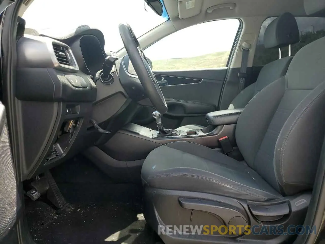 7 Photograph of a damaged car 5XYPG4A36KG455538 KIA SORENTO 2019