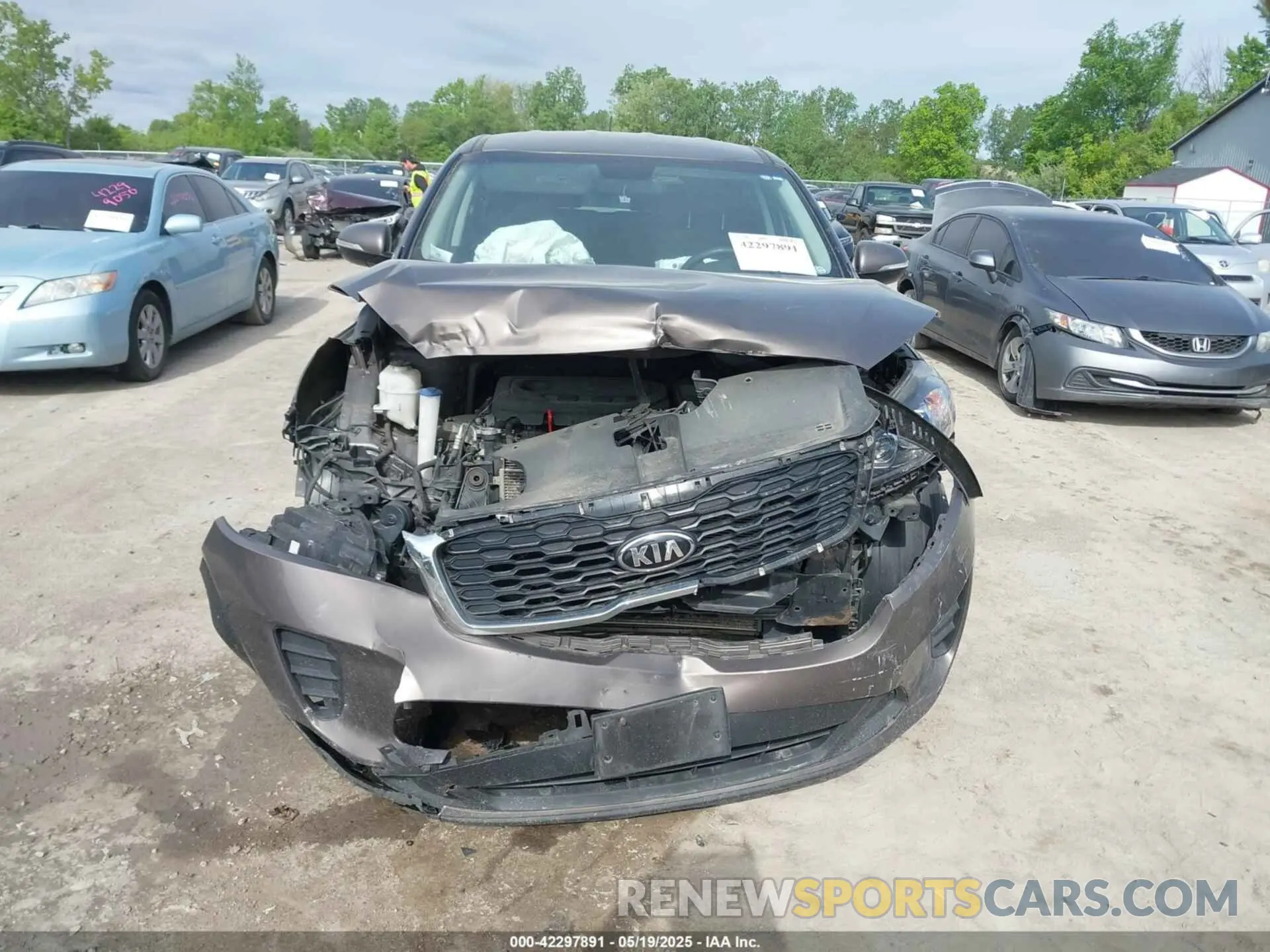 12 Photograph of a damaged car 5XYPG4A36KG505614 KIA SORENTO 2019