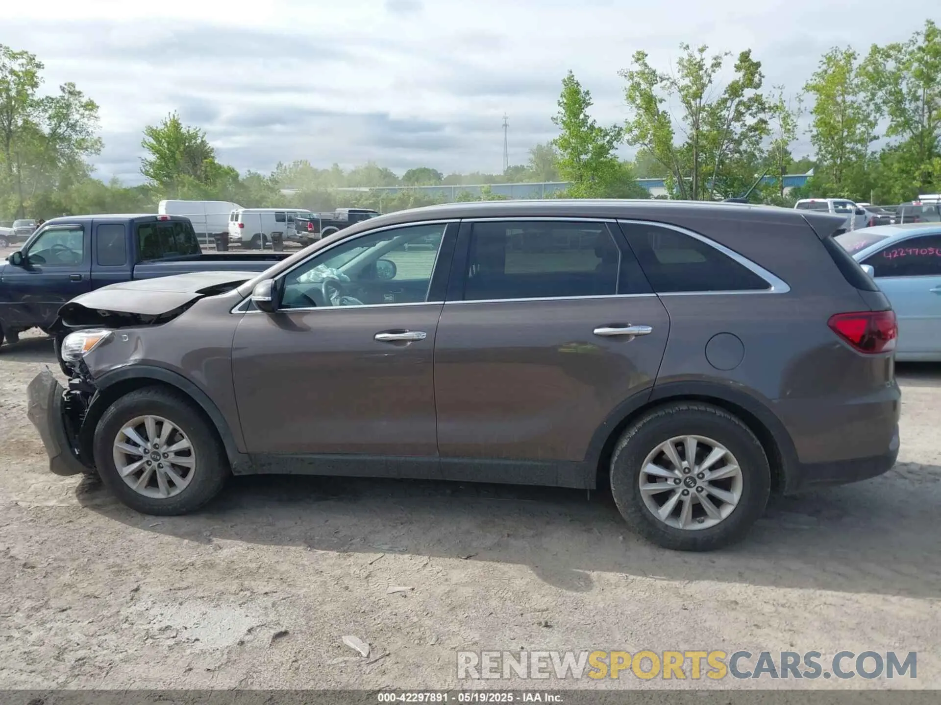 14 Photograph of a damaged car 5XYPG4A36KG505614 KIA SORENTO 2019