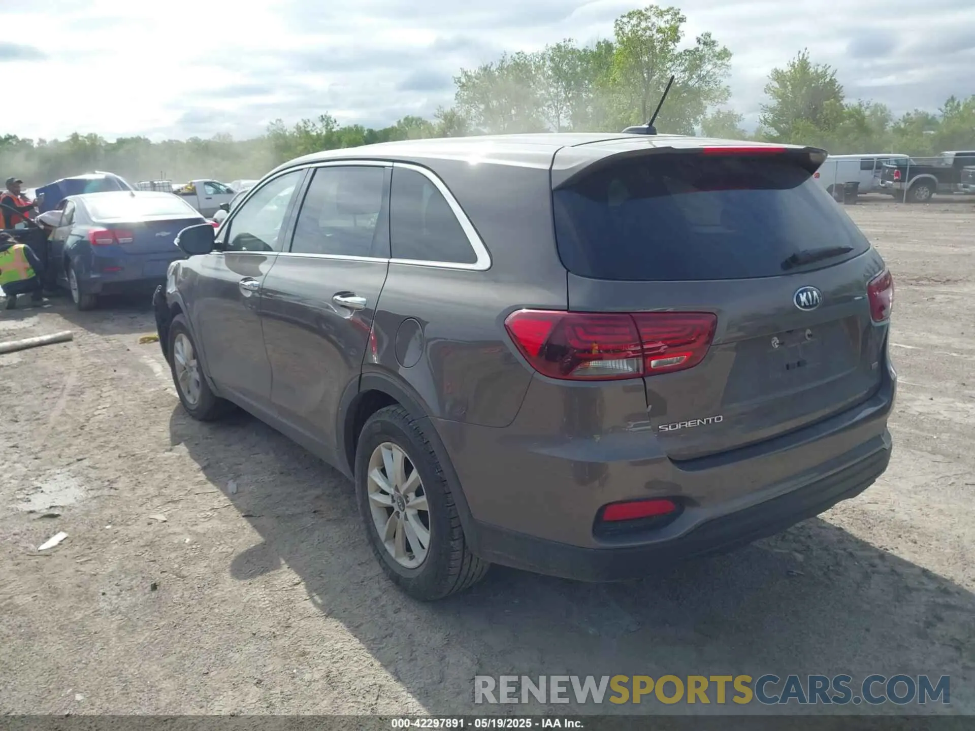 3 Photograph of a damaged car 5XYPG4A36KG505614 KIA SORENTO 2019