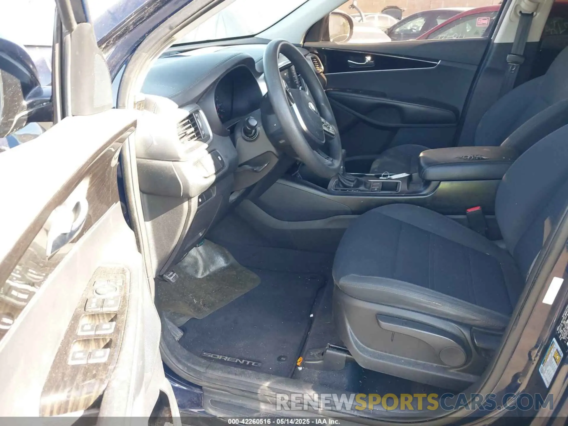 5 Photograph of a damaged car 5XYPG4A36KG529394 KIA SORENTO 2019