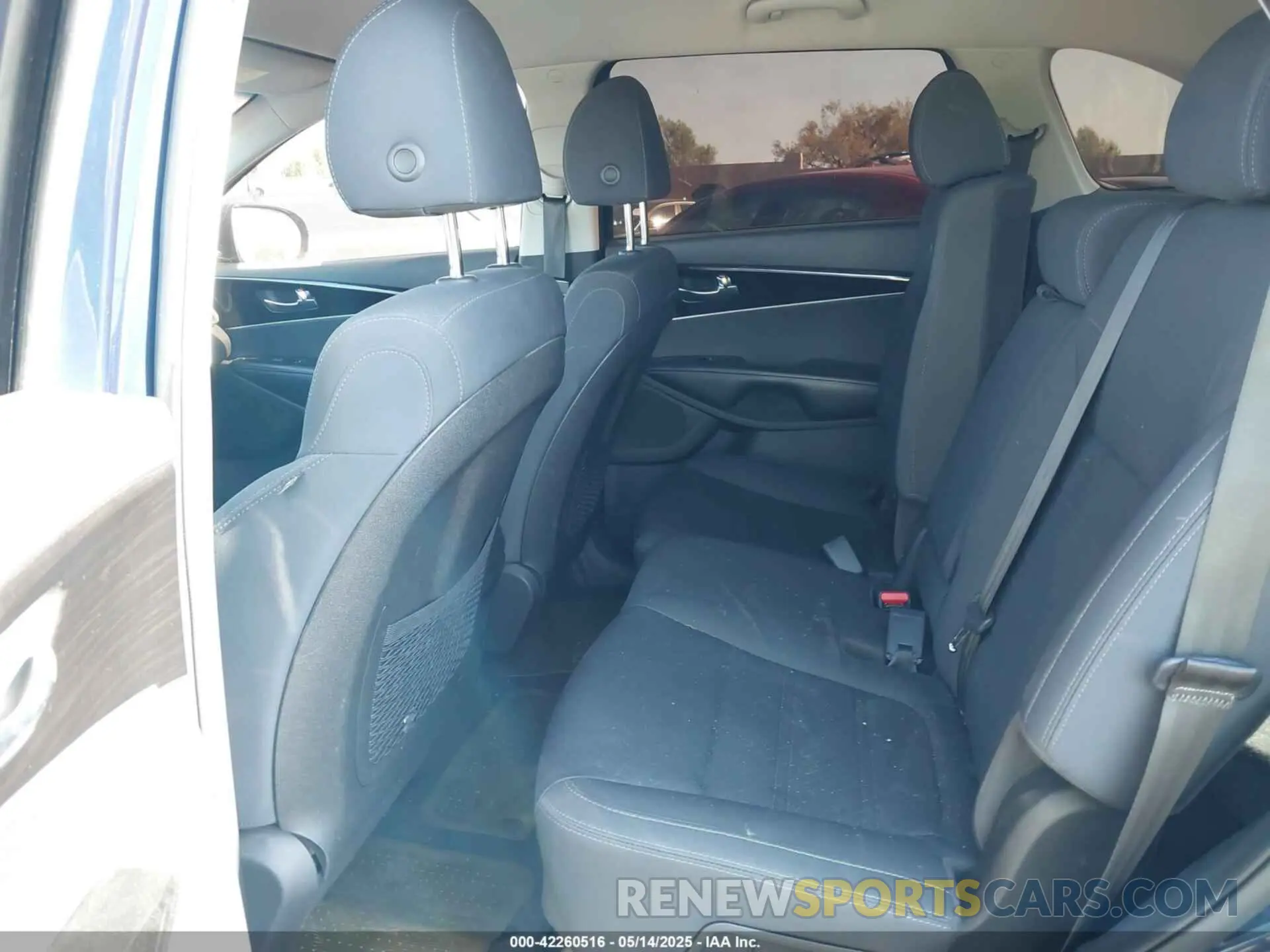 8 Photograph of a damaged car 5XYPG4A36KG529394 KIA SORENTO 2019