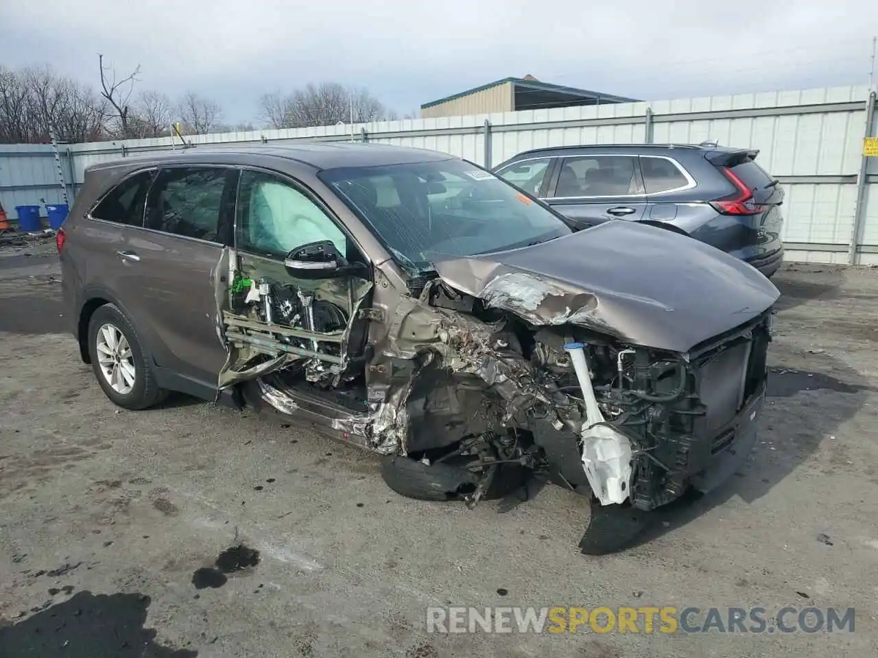 4 Photograph of a damaged car 5XYPG4A36KG544820 KIA SORENTO 2019