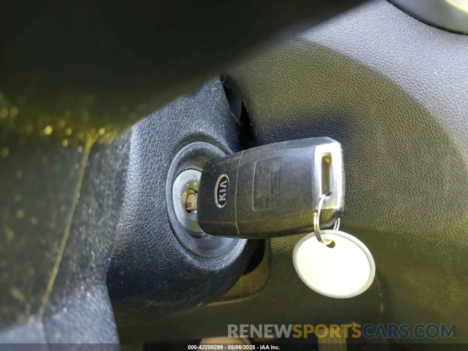 11 Photograph of a damaged car 5XYPG4A36KG550066 KIA SORENTO 2019