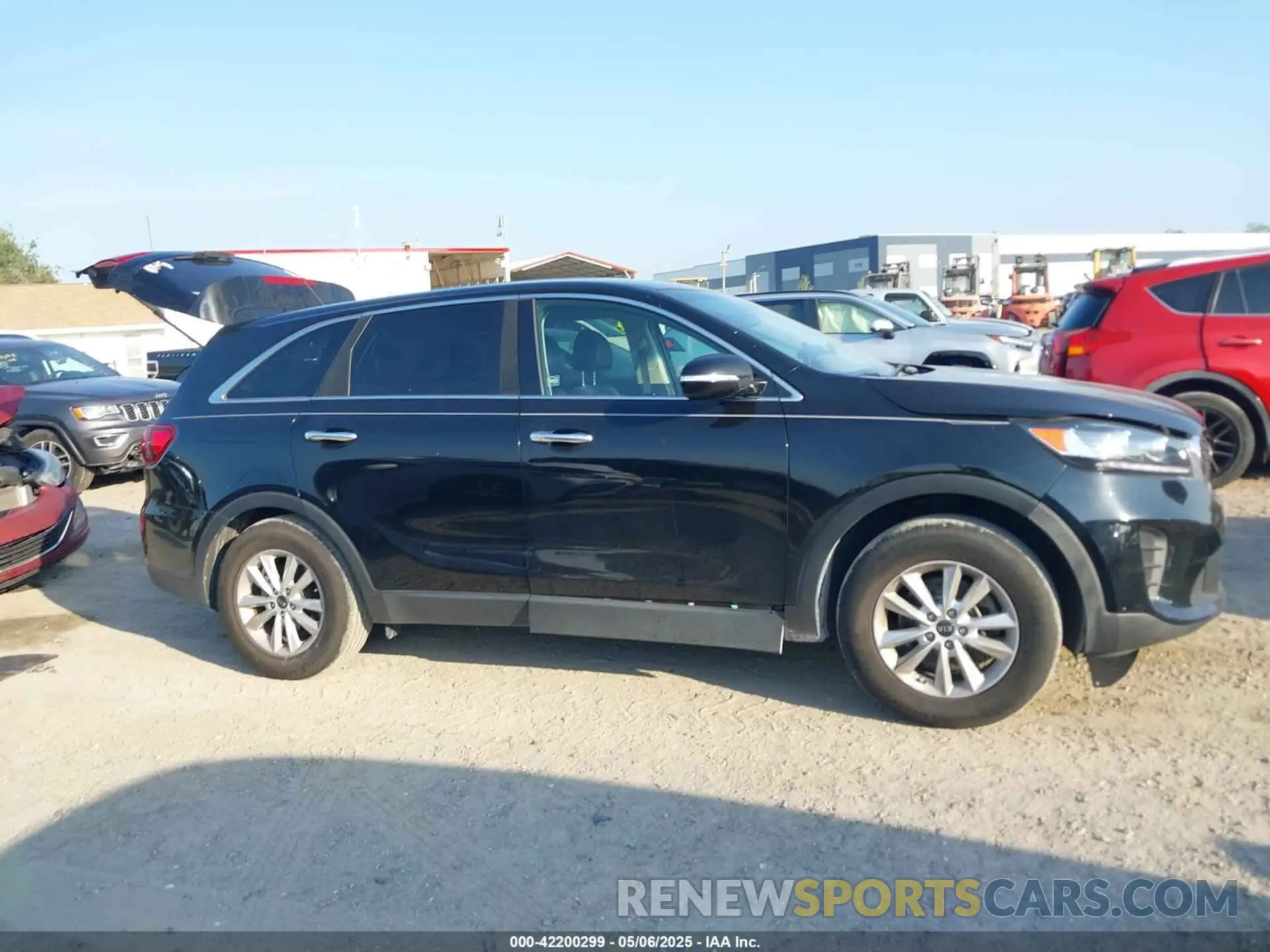 13 Photograph of a damaged car 5XYPG4A36KG550066 KIA SORENTO 2019