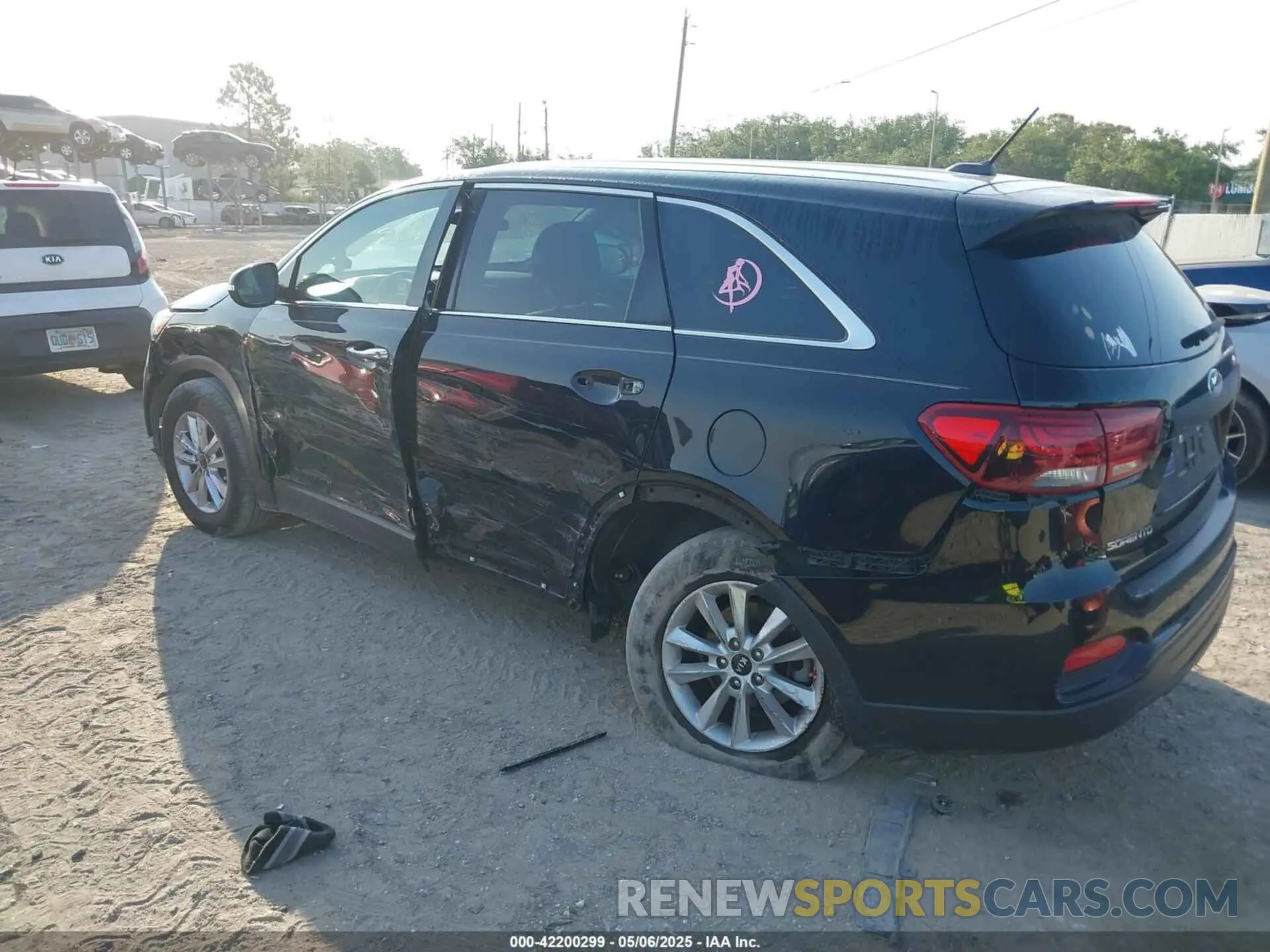 3 Photograph of a damaged car 5XYPG4A36KG550066 KIA SORENTO 2019