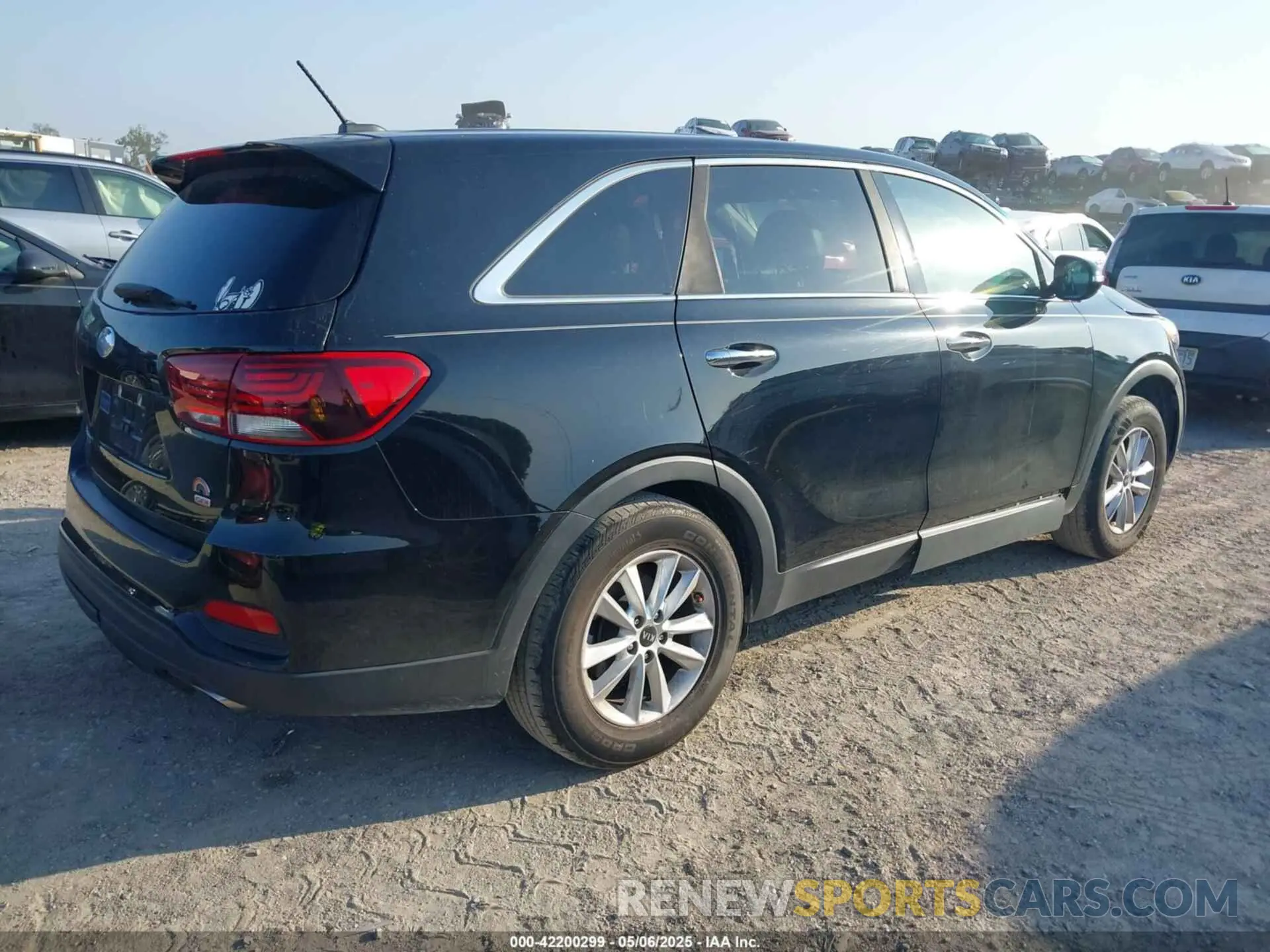 4 Photograph of a damaged car 5XYPG4A36KG550066 KIA SORENTO 2019