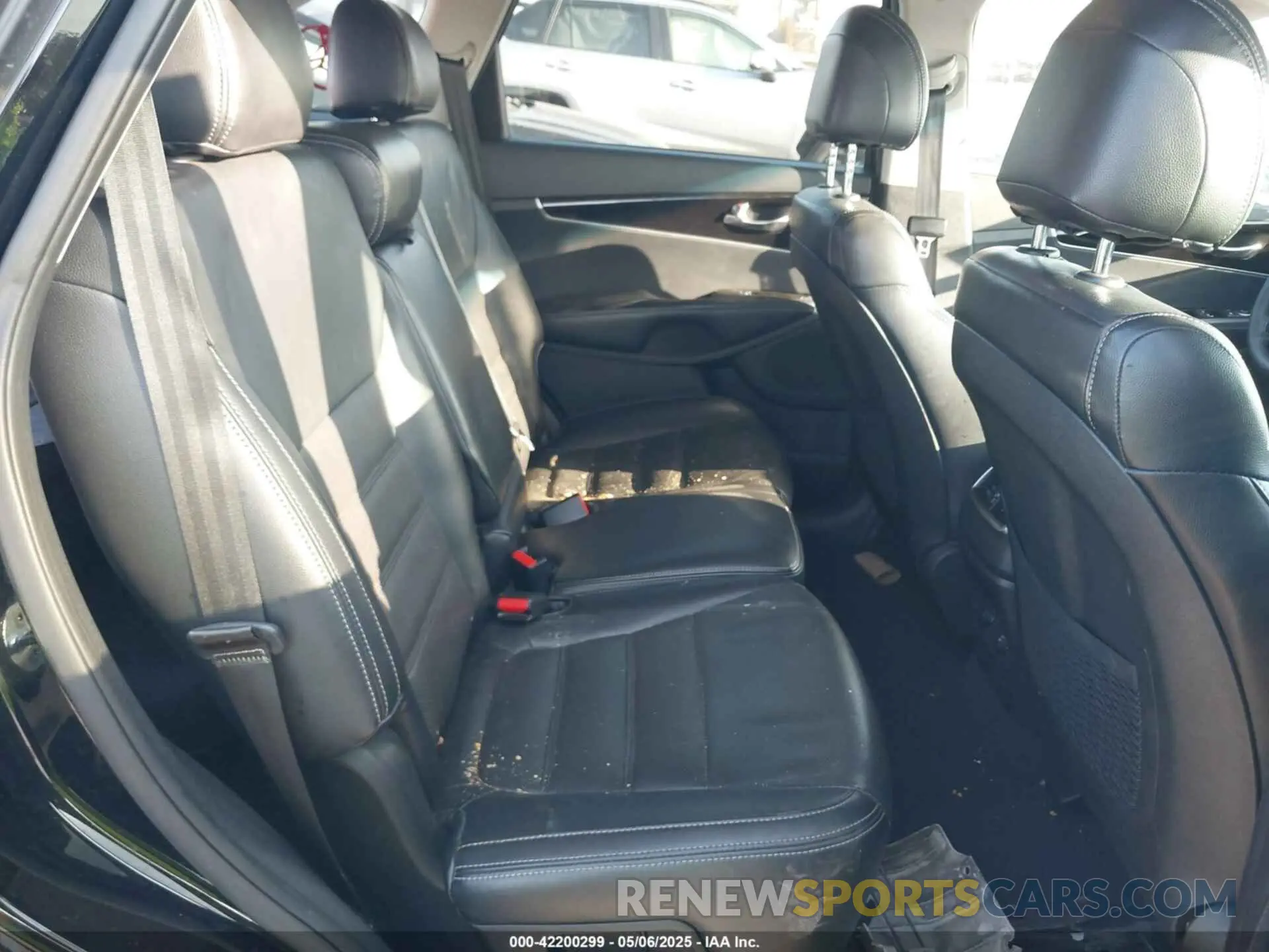 8 Photograph of a damaged car 5XYPG4A36KG550066 KIA SORENTO 2019
