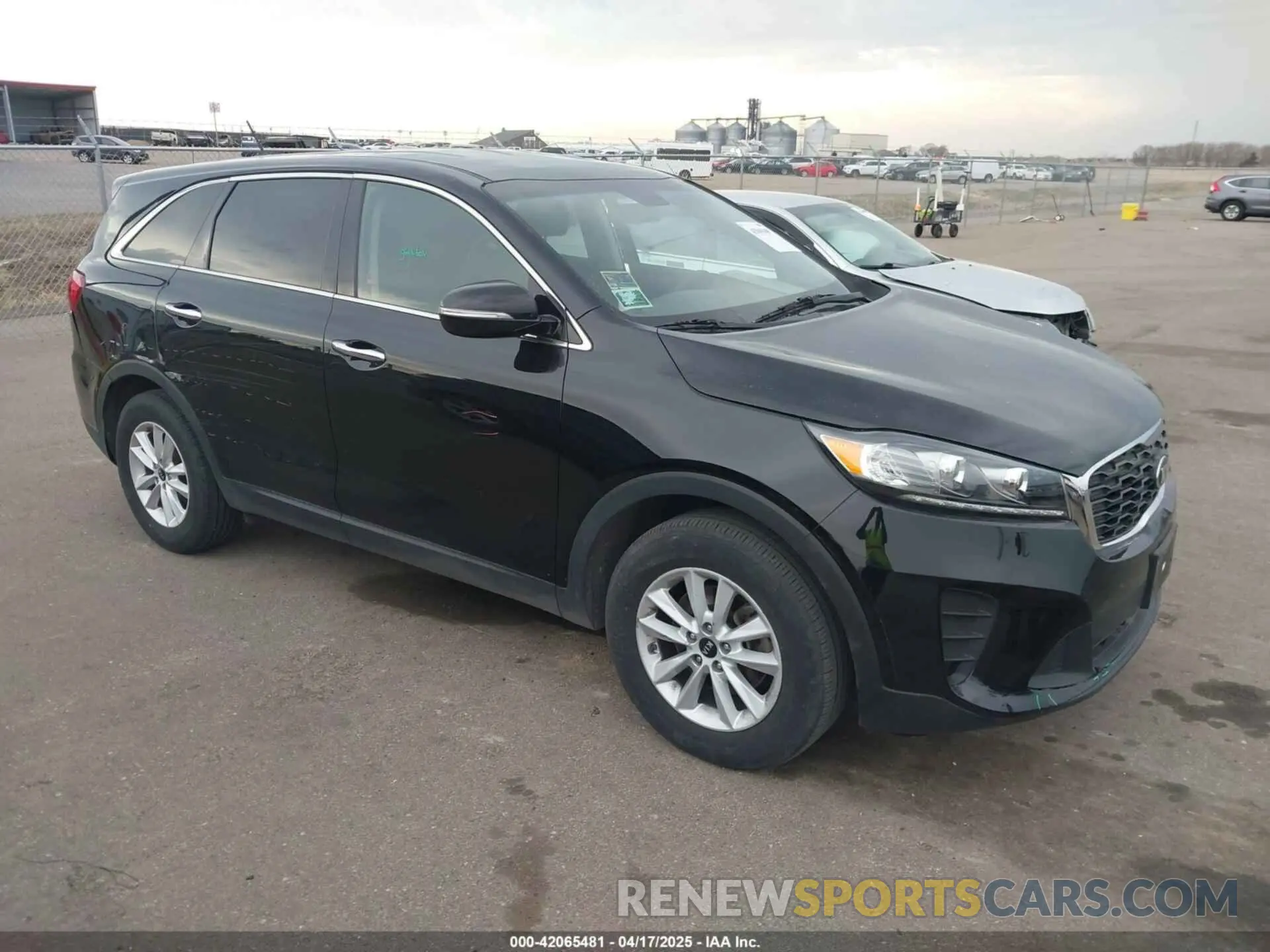 1 Photograph of a damaged car 5XYPG4A36KG558975 KIA SORENTO 2019