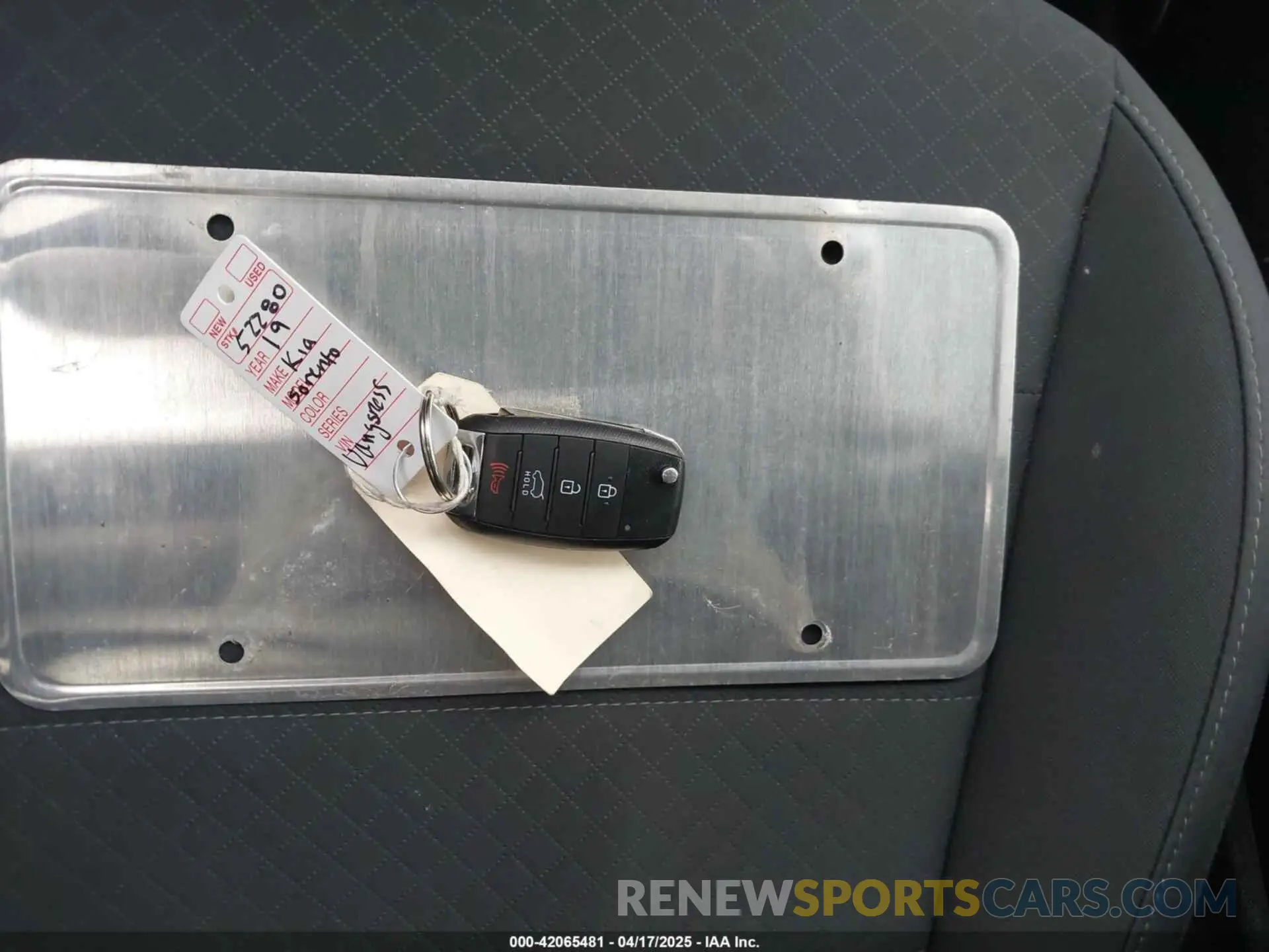 11 Photograph of a damaged car 5XYPG4A36KG558975 KIA SORENTO 2019