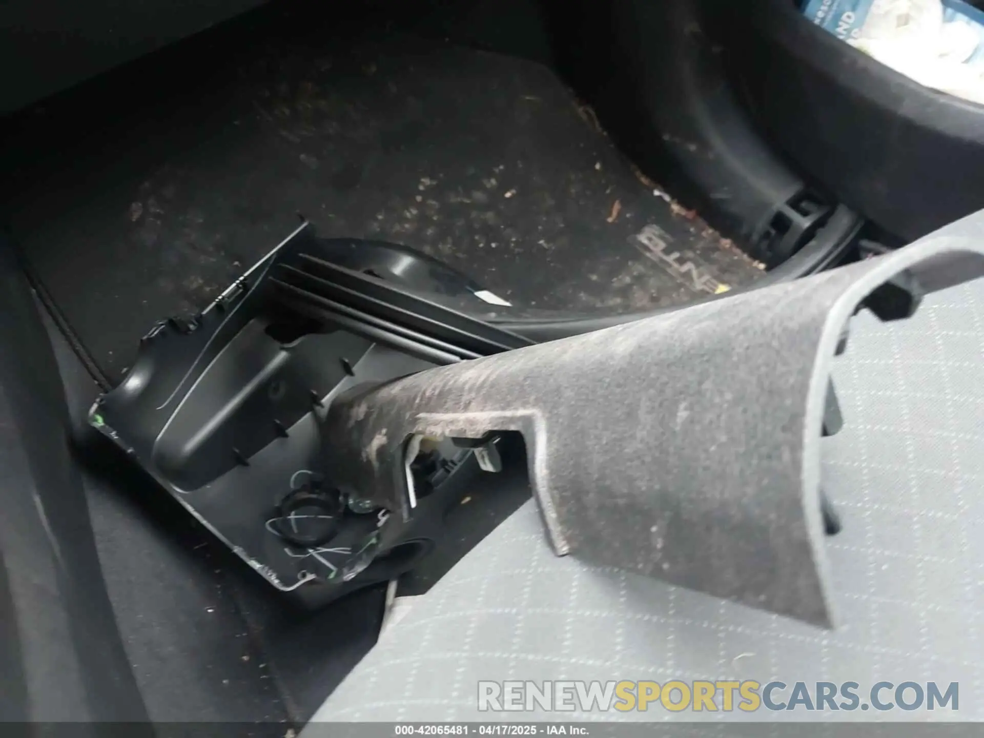12 Photograph of a damaged car 5XYPG4A36KG558975 KIA SORENTO 2019