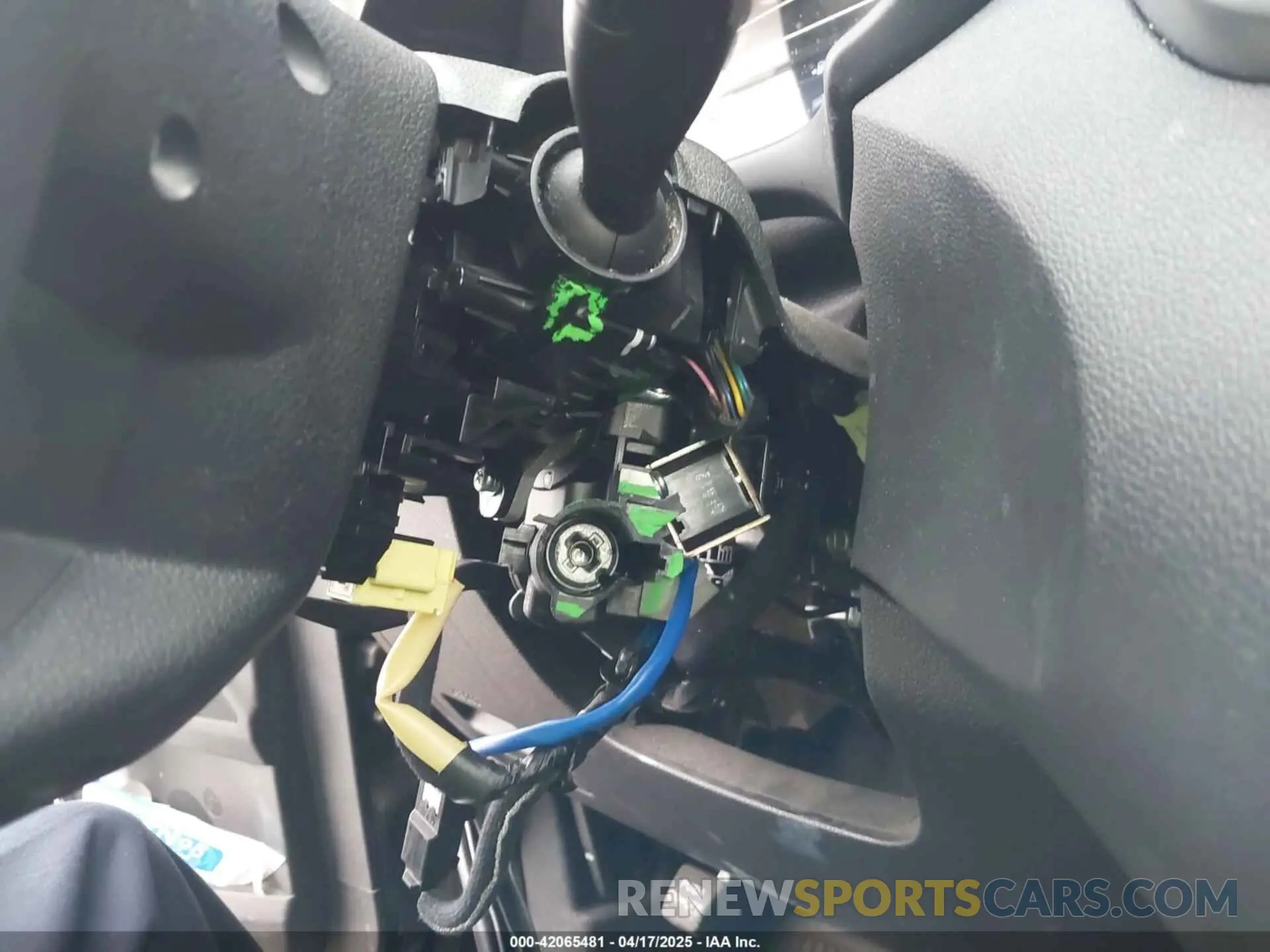 18 Photograph of a damaged car 5XYPG4A36KG558975 KIA SORENTO 2019