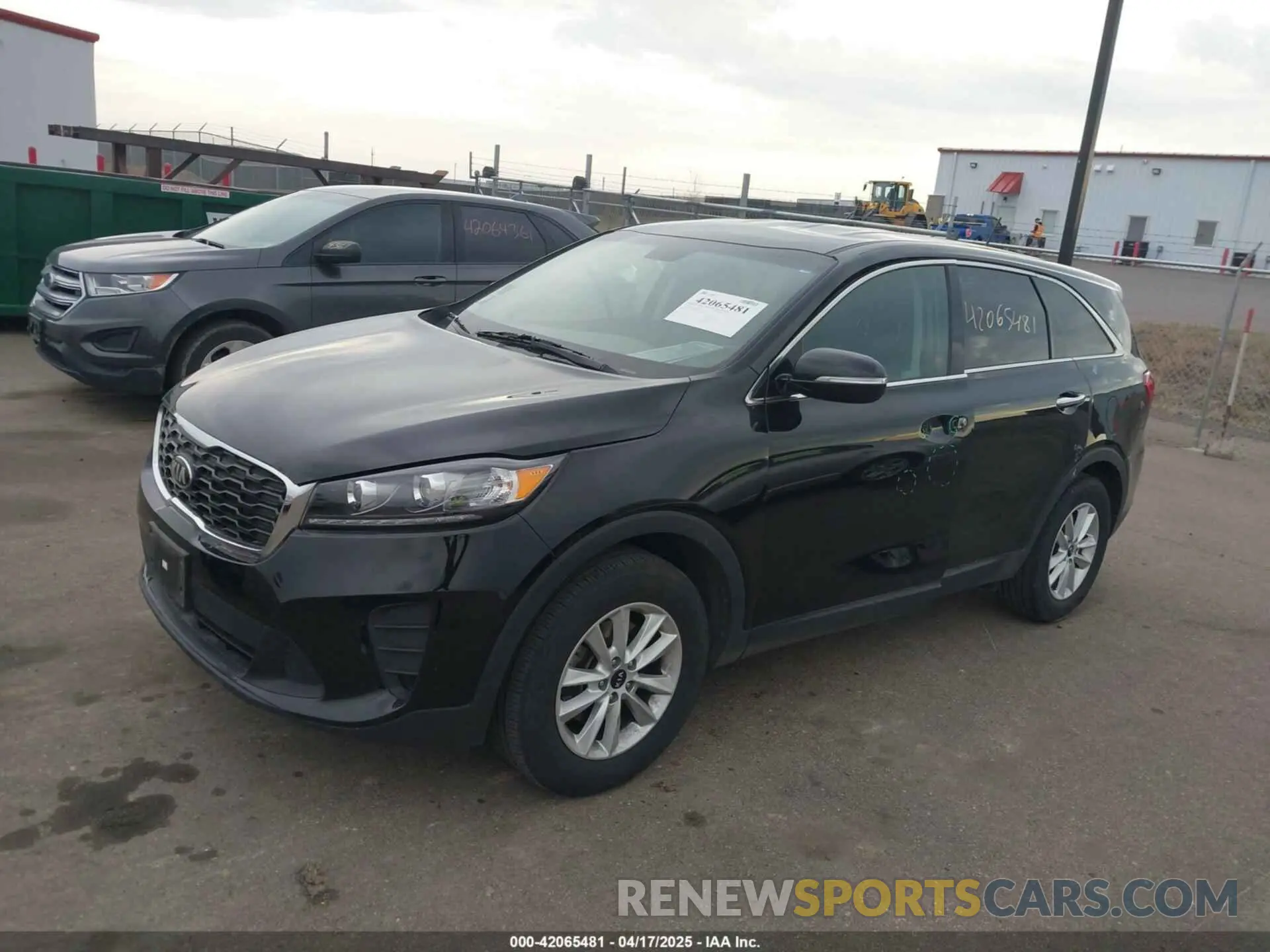 2 Photograph of a damaged car 5XYPG4A36KG558975 KIA SORENTO 2019