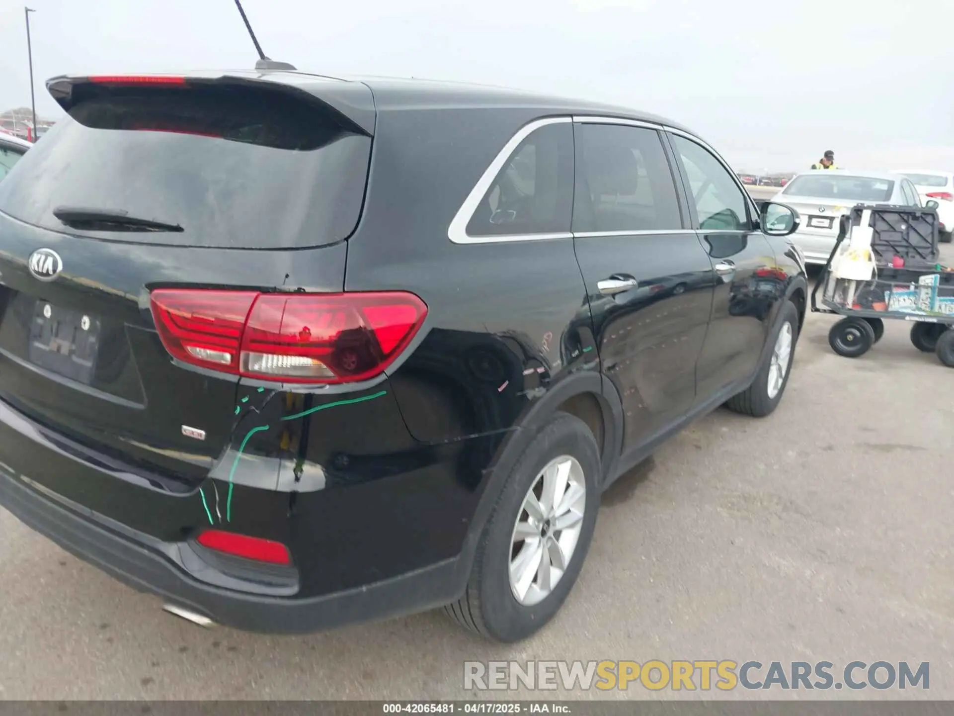 6 Photograph of a damaged car 5XYPG4A36KG558975 KIA SORENTO 2019