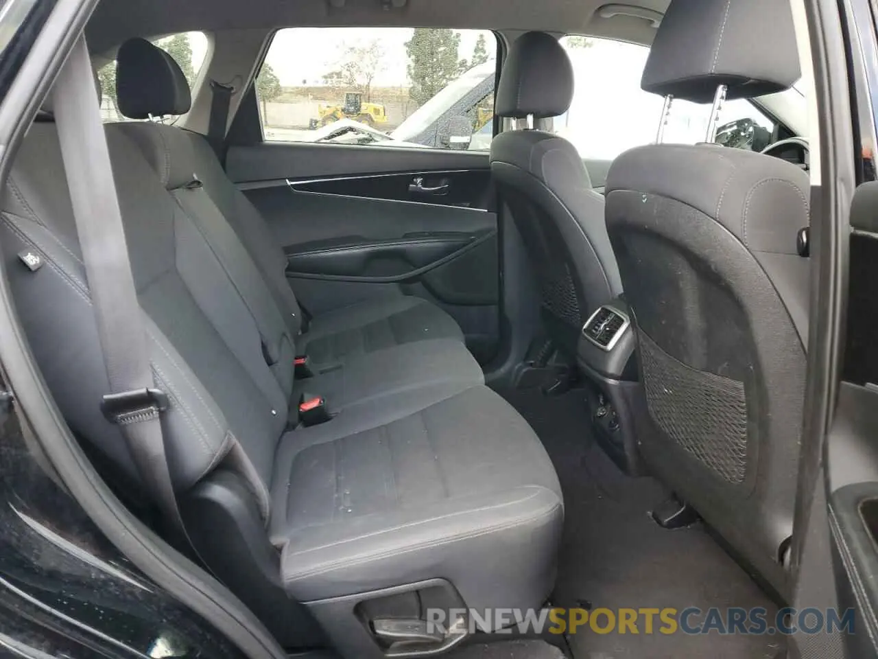 11 Photograph of a damaged car 5XYPG4A36KG568194 KIA SORENTO 2019